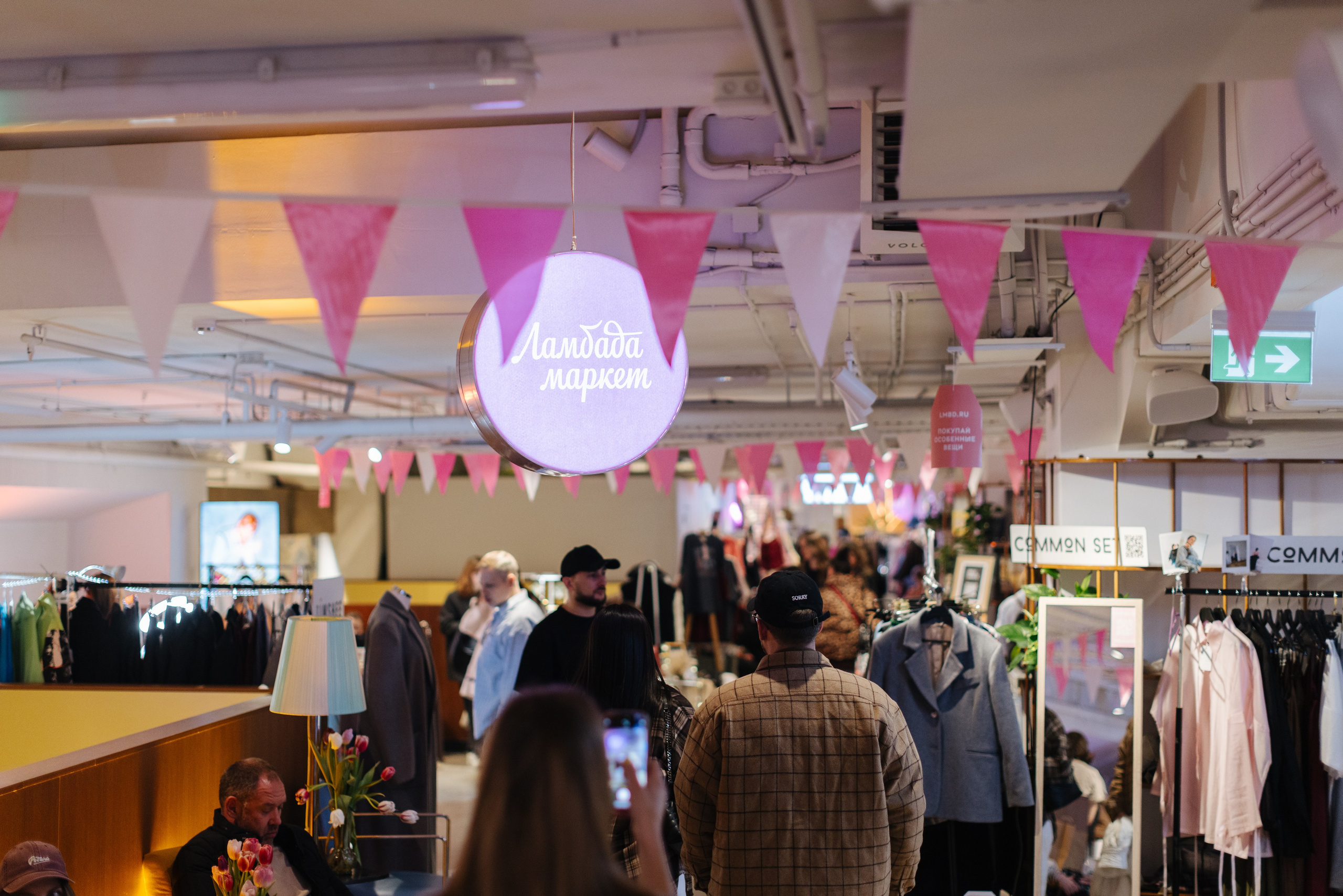 7–8 марта 2025 в пространстве «Три вокзала. Депо» / День 2 / фото Валерий Белобеев. Фотоотчеты «Ламбада-маркета»