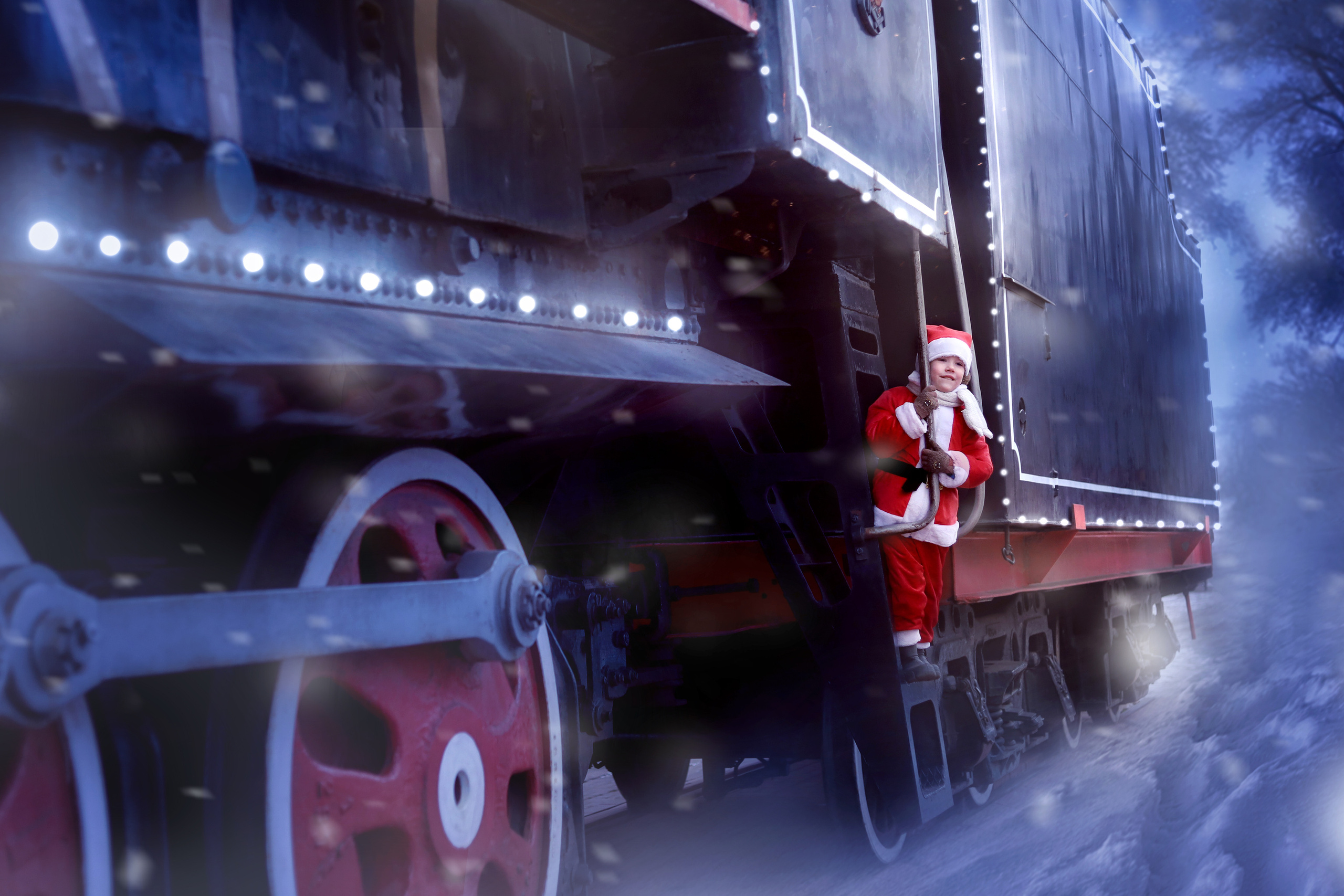 новогодний поезд с фонариками