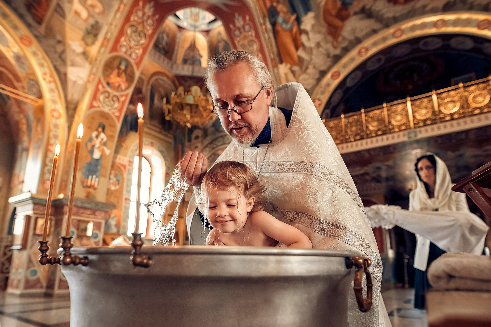 Фотографии момента погружения в купель (Таинство крещения). Moscow_CPC