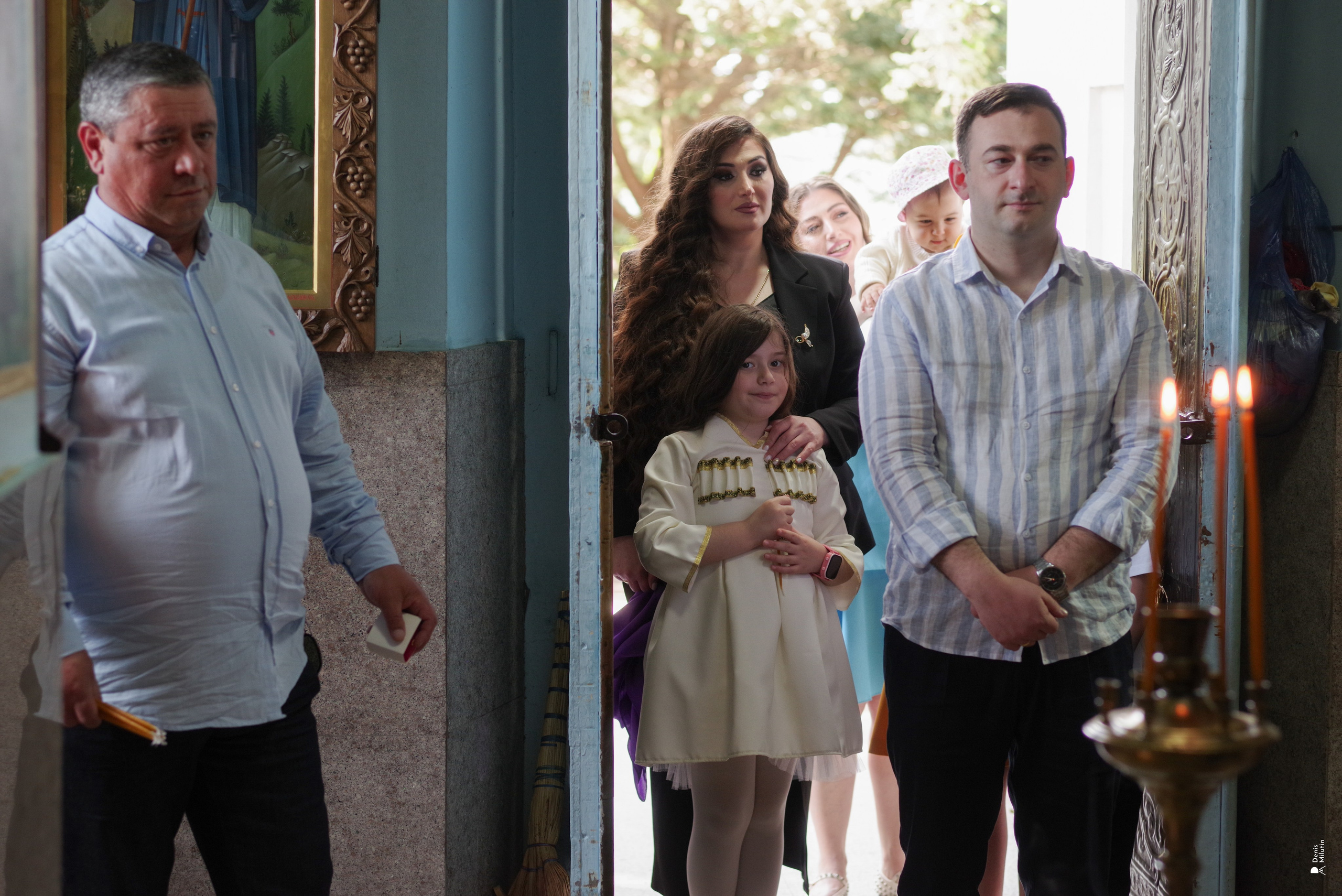 Крещение в церкви Менджи. Портретный фотограф Денис Милютин