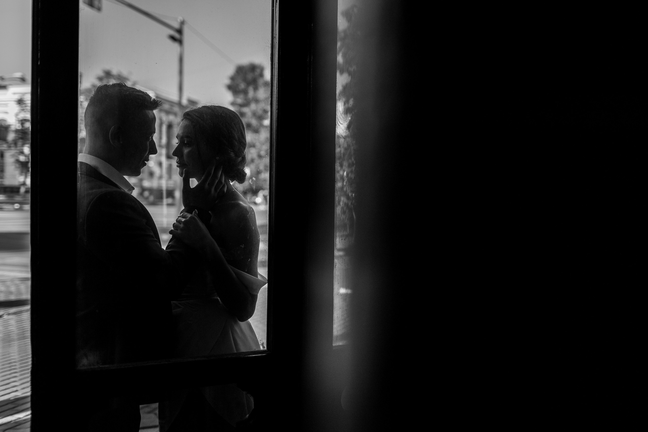 Здравствуйте! Я&nbsp;свадебный фотограф из&nbsp;Ульяновска, работаю в&nbsp;том числе по&nbsp;всей России и&nbsp;с&nbsp;выездом за&nbsp;границу. Снимаю свадьбы, lovestory, корпоративы, светский репортаж. Провожу обучение по&nbsp;фотографии, мастер-классы и&nbsp;воркшопы для других фотографов.