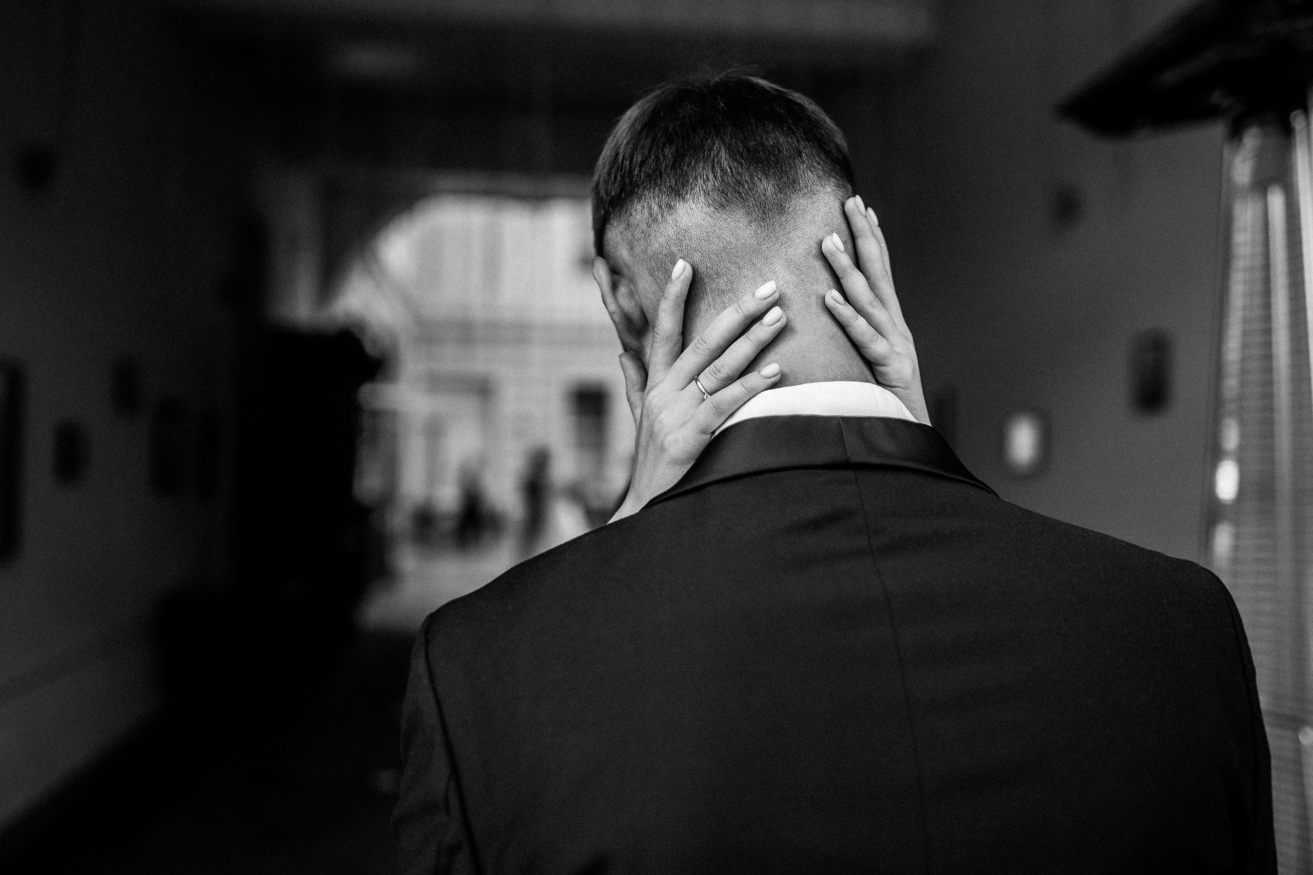 Здравствуйте! Я&nbsp;свадебный фотограф из&nbsp;Ульяновска, работаю в&nbsp;том числе по&nbsp;всей России и&nbsp;с&nbsp;выездом за&nbsp;границу. Снимаю свадьбы, lovestory, корпоративы, светский репортаж. Провожу обучение по&nbsp;фотографии, мастер-классы и&nbsp;воркшопы для других фотографов.