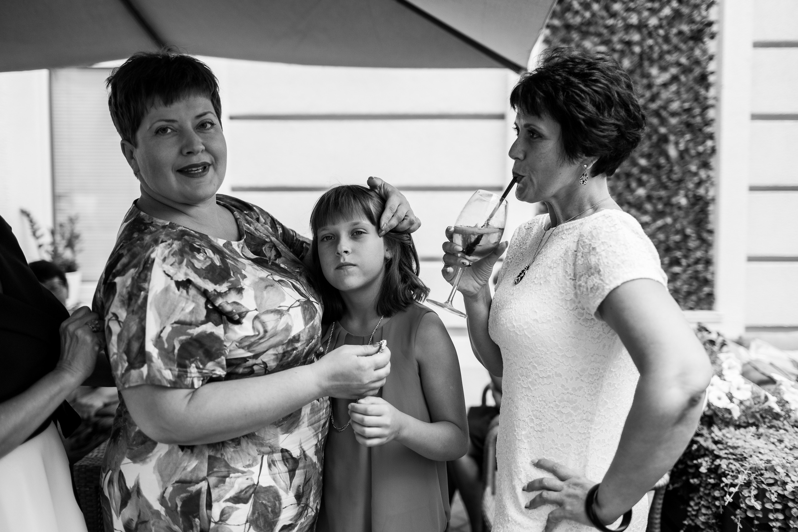 Здравствуйте! Я&nbsp;свадебный фотограф из&nbsp;Ульяновска, работаю в&nbsp;том числе по&nbsp;всей России и&nbsp;с&nbsp;выездом за&nbsp;границу. Снимаю свадьбы, lovestory, корпоративы, светский репортаж. Провожу обучение по&nbsp;фотографии, мастер-классы и&nbsp;воркшопы для других фотографов.