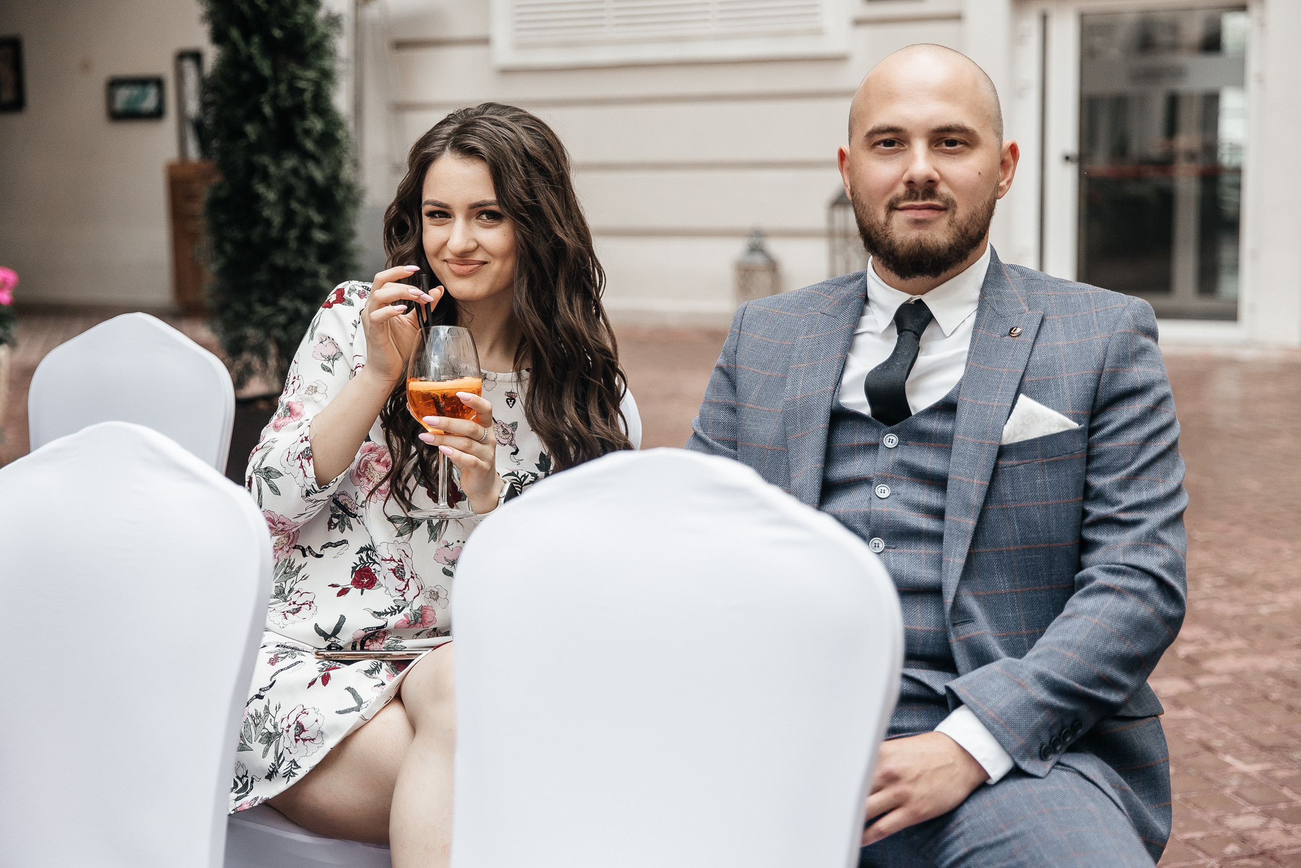 Здравствуйте! Я&nbsp;свадебный фотограф из&nbsp;Ульяновска, работаю в&nbsp;том числе по&nbsp;всей России и&nbsp;с&nbsp;выездом за&nbsp;границу. Снимаю свадьбы, lovestory, корпоративы, светский репортаж. Провожу обучение по&nbsp;фотографии, мастер-классы и&nbsp;воркшопы для других фотографов.