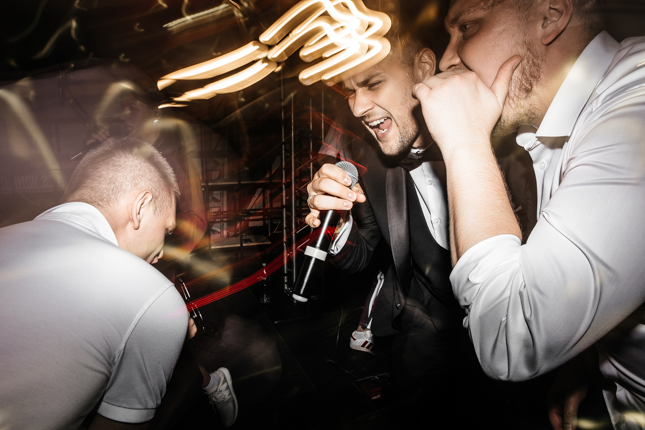 Здравствуйте! Я&nbsp;свадебный фотограф из&nbsp;Ульяновска, работаю в&nbsp;том числе по&nbsp;всей России и&nbsp;с&nbsp;выездом за&nbsp;границу. Снимаю свадьбы, lovestory, корпоративы, светский репортаж. Провожу обучение по&nbsp;фотографии, мастер-классы и&nbsp;воркшопы для других фотографов.