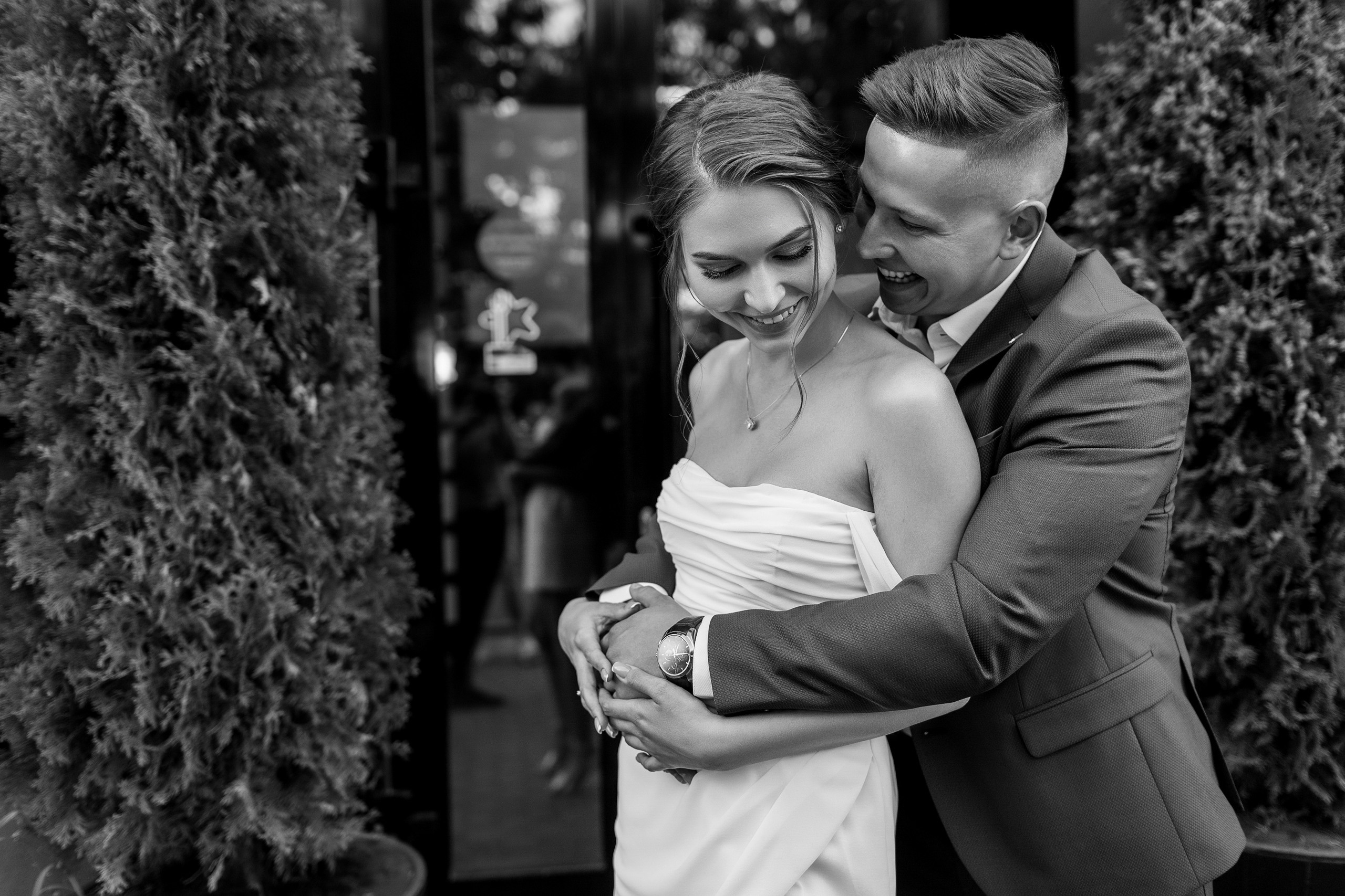 Здравствуйте! Я&nbsp;свадебный фотограф из&nbsp;Ульяновска, работаю в&nbsp;том числе по&nbsp;всей России и&nbsp;с&nbsp;выездом за&nbsp;границу. Снимаю свадьбы, lovestory, корпоративы, светский репортаж. Провожу обучение по&nbsp;фотографии, мастер-классы и&nbsp;воркшопы для других фотографов.