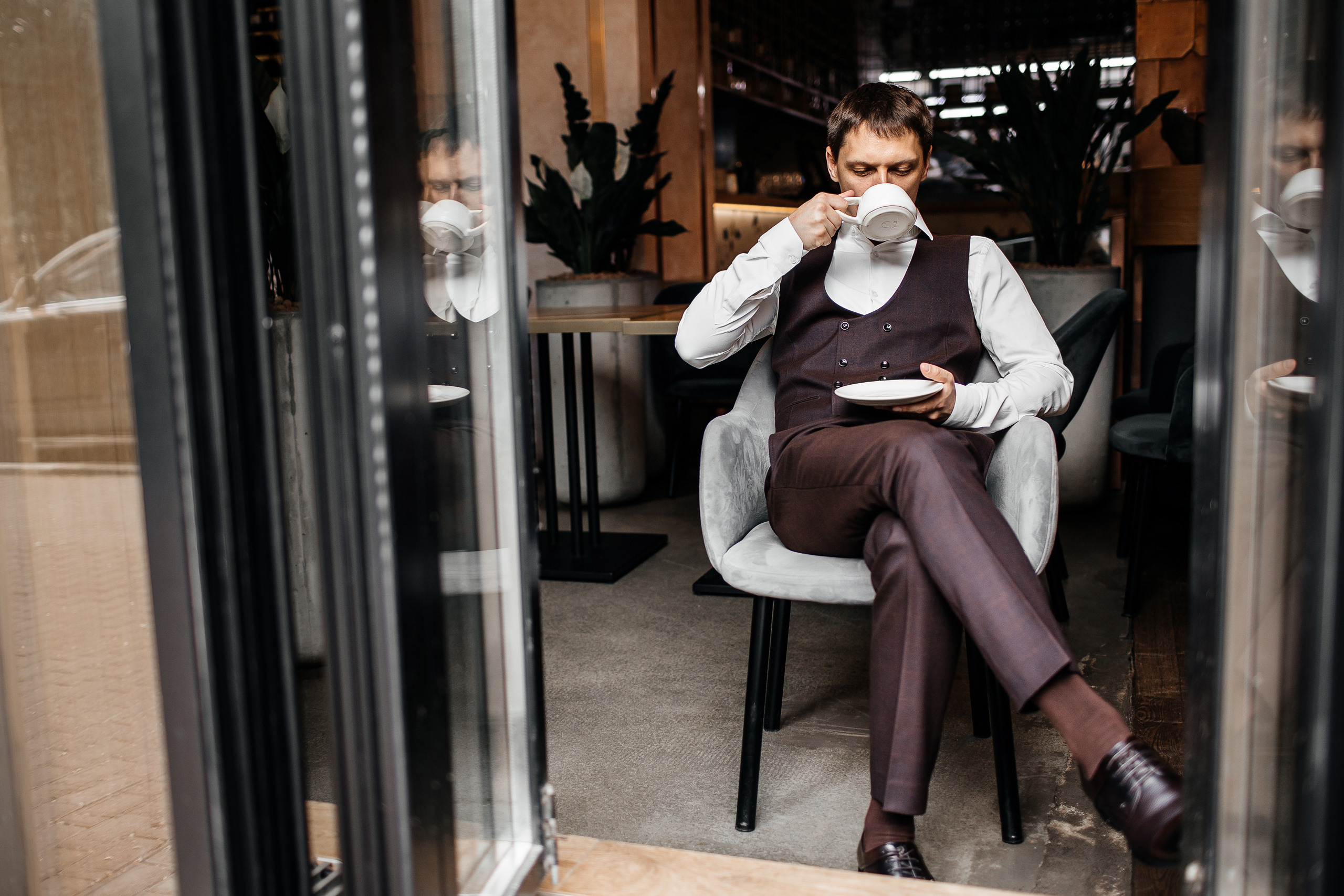 Здравствуйте! Я&nbsp;свадебный фотограф из&nbsp;Ульяновска, работаю в&nbsp;том числе по&nbsp;всей России и&nbsp;с&nbsp;выездом за&nbsp;границу. Снимаю свадьбы, lovestory, корпоративы, светский репортаж. Провожу обучение по&nbsp;фотографии, мастер-классы и&nbsp;воркшопы для других фотографов.