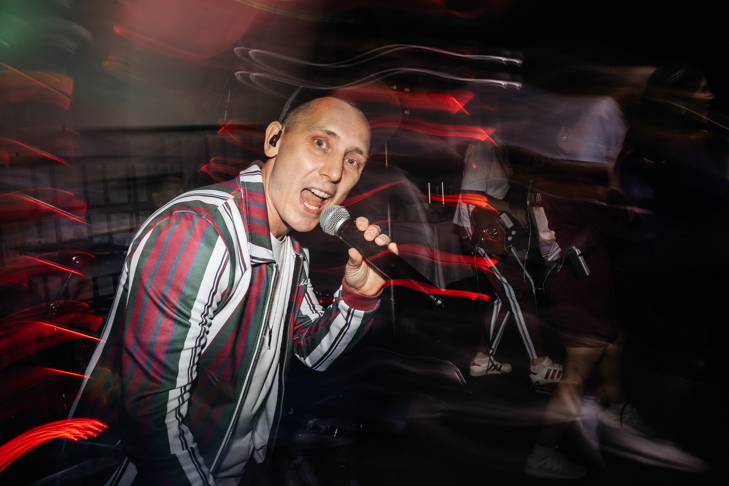 Здравствуйте! Я&nbsp;свадебный фотограф из&nbsp;Ульяновска, работаю в&nbsp;том числе по&nbsp;всей России и&nbsp;с&nbsp;выездом за&nbsp;границу. Снимаю свадьбы, lovestory, корпоративы, светский репортаж. Провожу обучение по&nbsp;фотографии, мастер-классы и&nbsp;воркшопы для других фотографов.