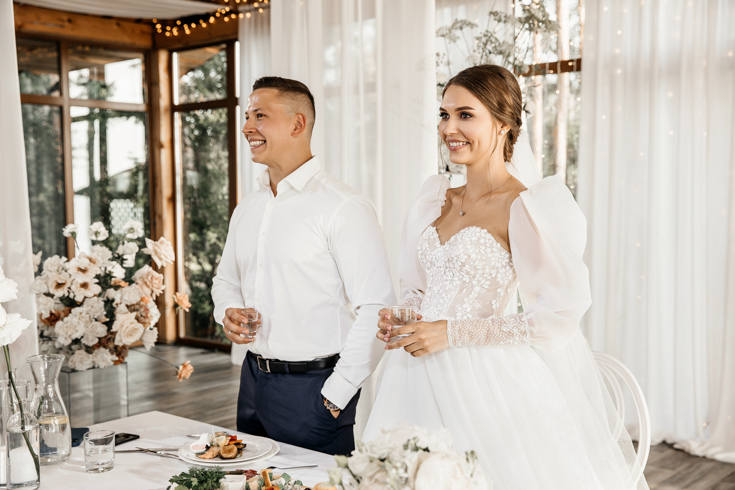 Здравствуйте! Я&nbsp;свадебный фотограф из&nbsp;Ульяновска, работаю в&nbsp;том числе по&nbsp;всей России и&nbsp;с&nbsp;выездом за&nbsp;границу. Снимаю свадьбы, lovestory, корпоративы, светский репортаж. Провожу обучение по&nbsp;фотографии, мастер-классы и&nbsp;воркшопы для других фотографов.