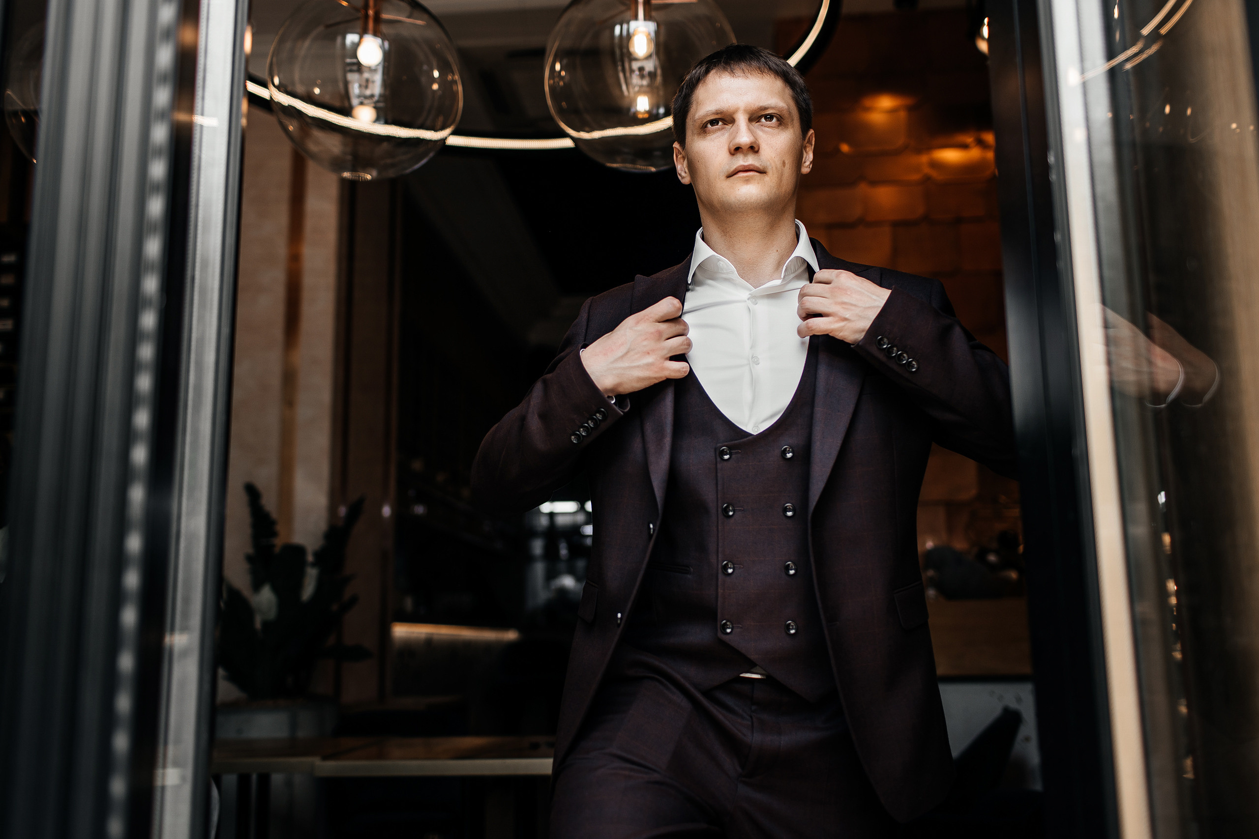 Здравствуйте! Я&nbsp;свадебный фотограф из&nbsp;Ульяновска, работаю в&nbsp;том числе по&nbsp;всей России и&nbsp;с&nbsp;выездом за&nbsp;границу. Снимаю свадьбы, lovestory, корпоративы, светский репортаж. Провожу обучение по&nbsp;фотографии, мастер-классы и&nbsp;воркшопы для других фотографов.