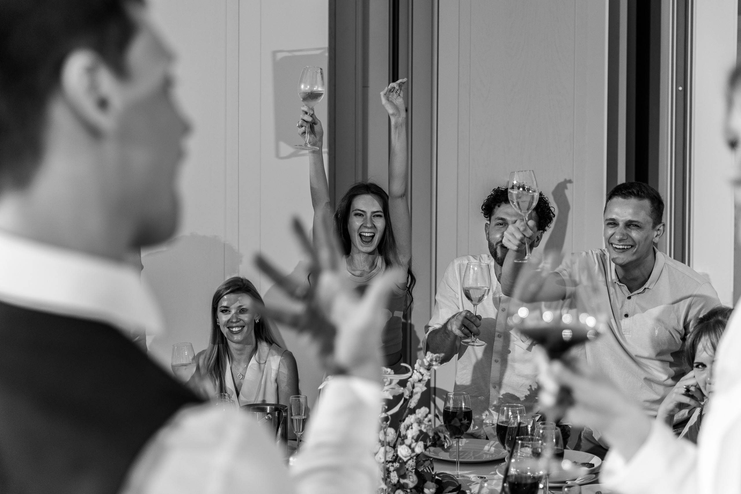 Здравствуйте! Я&nbsp;свадебный фотограф из&nbsp;Ульяновска, работаю в&nbsp;том числе по&nbsp;всей России и&nbsp;с&nbsp;выездом за&nbsp;границу. Снимаю свадьбы, lovestory, корпоративы, светский репортаж. Провожу обучение по&nbsp;фотографии, мастер-классы и&nbsp;воркшопы для других фотографов.