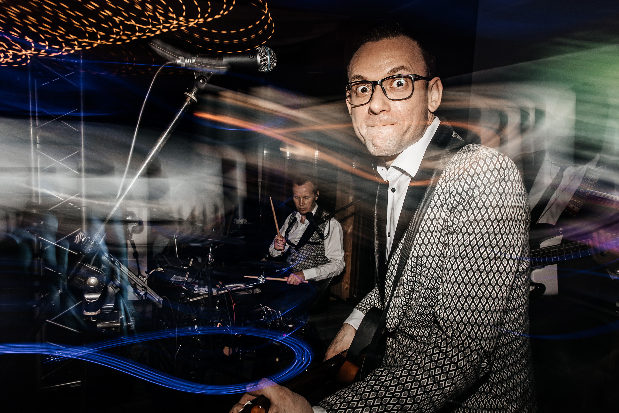 Здравствуйте! Я&nbsp;свадебный фотограф из&nbsp;Ульяновска, работаю в&nbsp;том числе по&nbsp;всей России и&nbsp;с&nbsp;выездом за&nbsp;границу. Снимаю свадьбы, lovestory, корпоративы, светский репортаж. Провожу обучение по&nbsp;фотографии, мастер-классы и&nbsp;воркшопы для других фотографов.