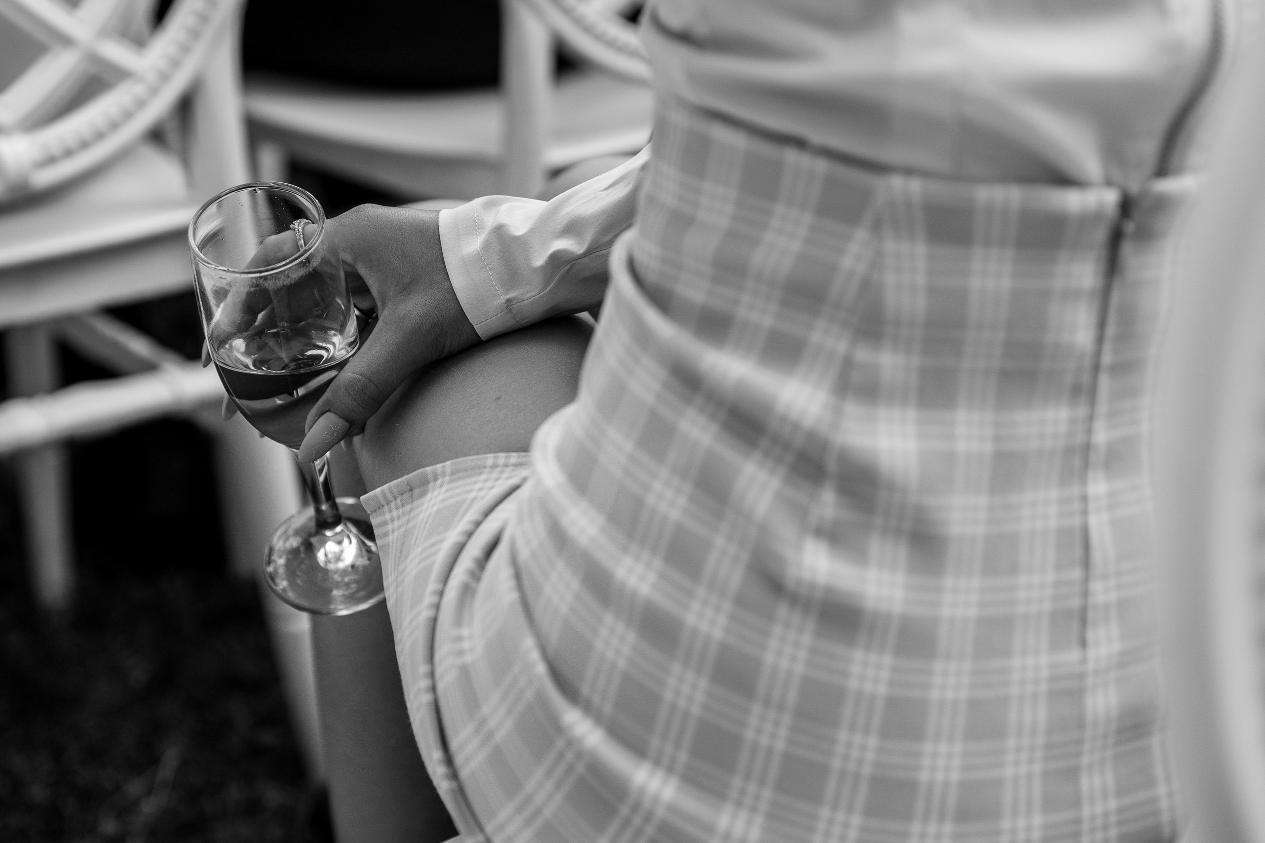 Здравствуйте! Я&nbsp;свадебный фотограф из&nbsp;Ульяновска, работаю в&nbsp;том числе по&nbsp;всей России и&nbsp;с&nbsp;выездом за&nbsp;границу. Снимаю свадьбы, lovestory, корпоративы, светский репортаж. Провожу обучение по&nbsp;фотографии, мастер-классы и&nbsp;воркшопы для других фотографов.