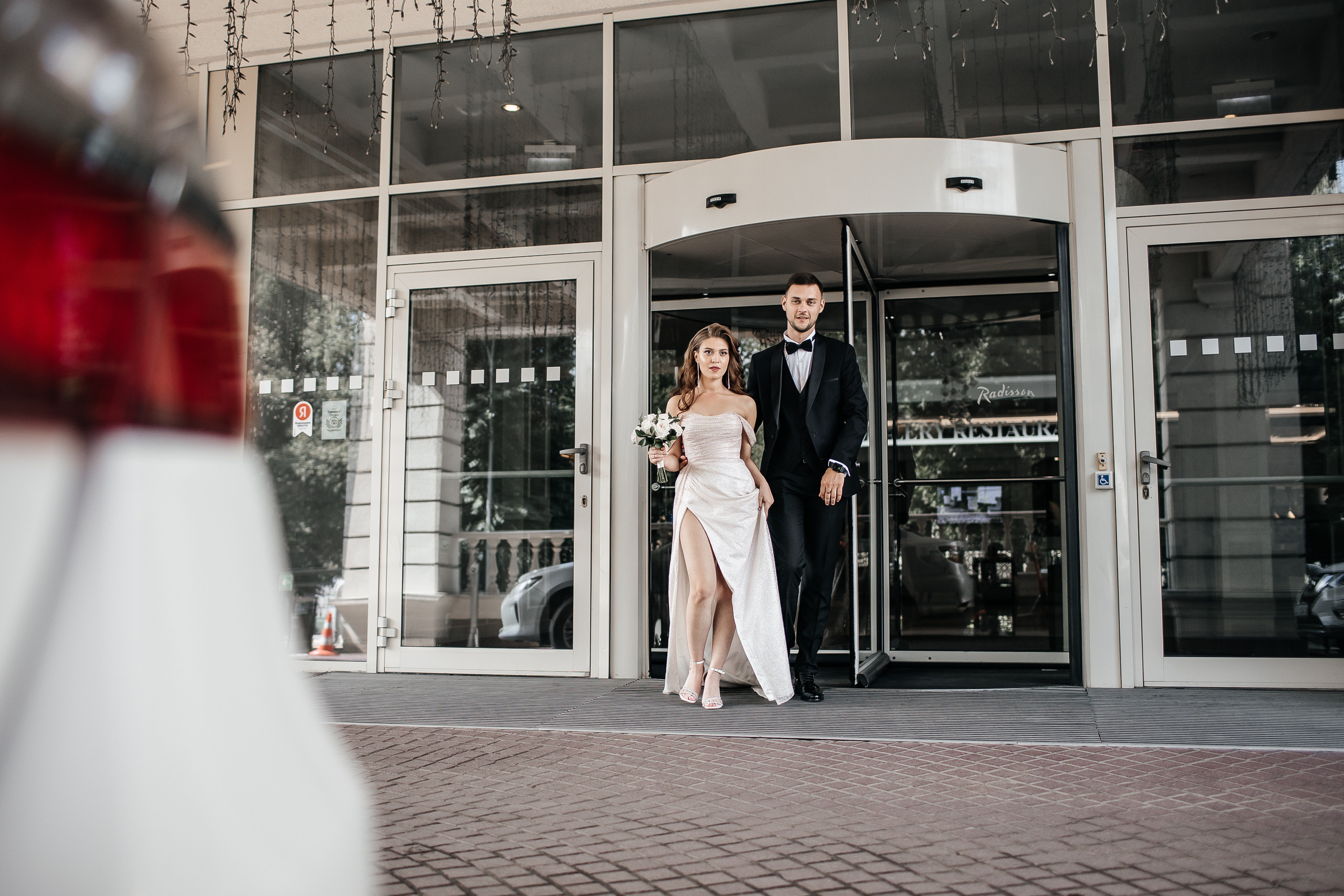 Здравствуйте! Я&nbsp;свадебный фотограф из&nbsp;Ульяновска, работаю в&nbsp;том числе по&nbsp;всей России и&nbsp;с&nbsp;выездом за&nbsp;границу. Снимаю свадьбы, lovestory, корпоративы, светский репортаж. Провожу обучение по&nbsp;фотографии, мастер-классы и&nbsp;воркшопы для других фотографов.