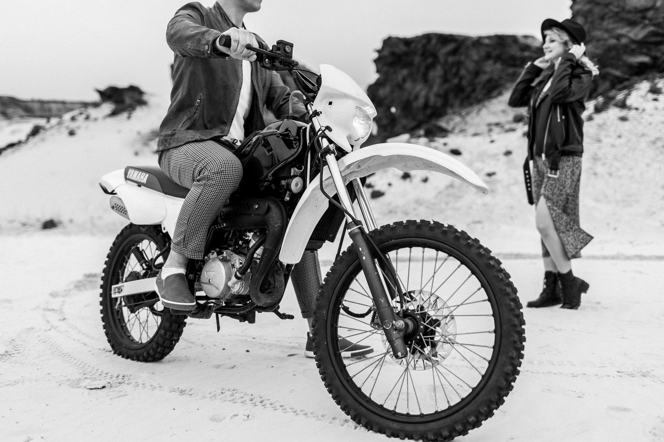 Здравствуйте! Я свадебный фотограф из Ульяновска, работаю в том числе по всей России и с выездом за границу. Снимаю свадьбы, lovestory, корпоративы, светский репортаж. Провожу обучение по фотографии, мастер-классы и воркшопы для других фотографов.