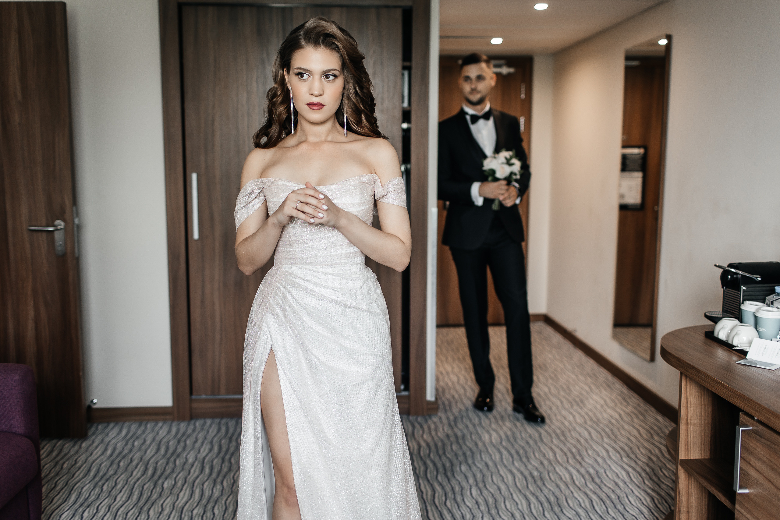 Здравствуйте! Я&nbsp;свадебный фотограф из&nbsp;Ульяновска, работаю в&nbsp;том числе по&nbsp;всей России и&nbsp;с&nbsp;выездом за&nbsp;границу. Снимаю свадьбы, lovestory, корпоративы, светский репортаж. Провожу обучение по&nbsp;фотографии, мастер-классы и&nbsp;воркшопы для других фотографов.