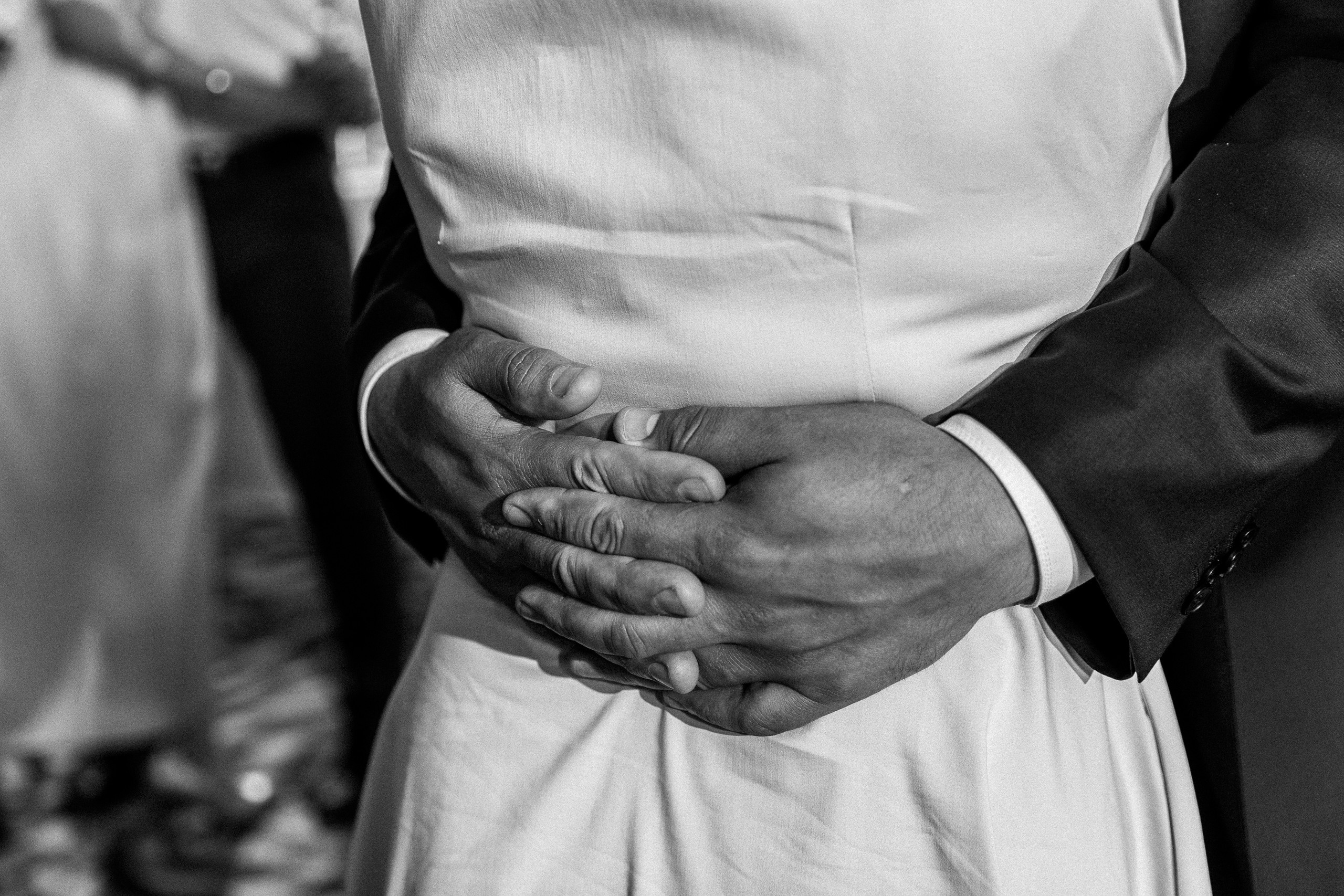 Здравствуйте! Я&nbsp;свадебный фотограф из&nbsp;Ульяновска, работаю в&nbsp;том числе по&nbsp;всей России и&nbsp;с&nbsp;выездом за&nbsp;границу. Снимаю свадьбы, lovestory, корпоративы, светский репортаж. Провожу обучение по&nbsp;фотографии, мастер-классы и&nbsp;воркшопы для других фотографов.