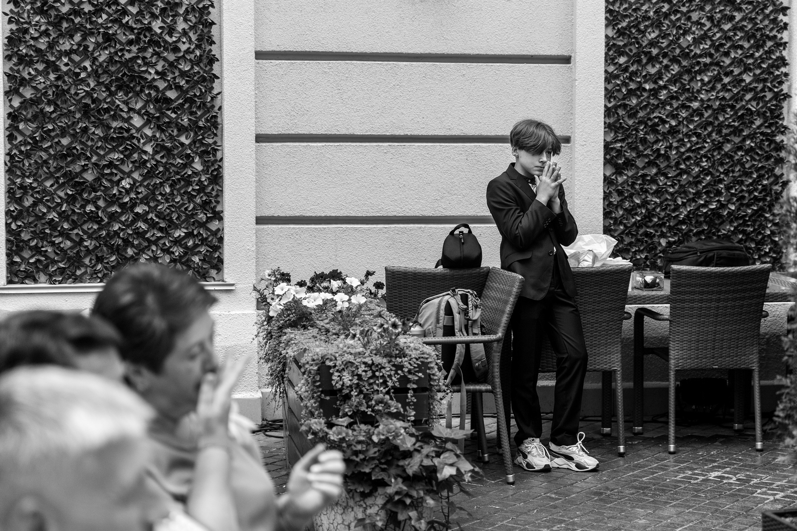 Здравствуйте! Я&nbsp;свадебный фотограф из&nbsp;Ульяновска, работаю в&nbsp;том числе по&nbsp;всей России и&nbsp;с&nbsp;выездом за&nbsp;границу. Снимаю свадьбы, lovestory, корпоративы, светский репортаж. Провожу обучение по&nbsp;фотографии, мастер-классы и&nbsp;воркшопы для других фотографов.