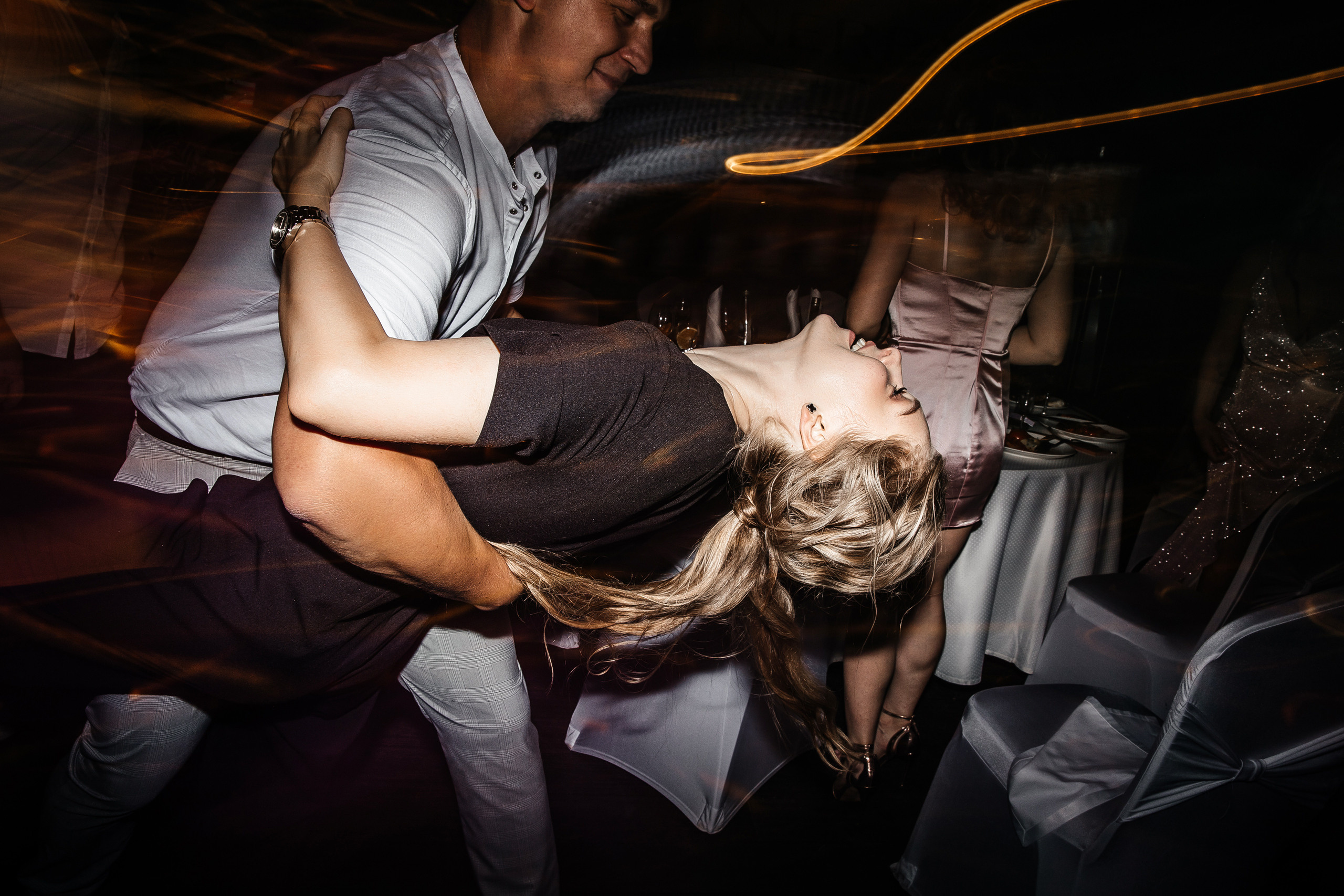 Здравствуйте! Я&nbsp;свадебный фотограф из&nbsp;Ульяновска, работаю в&nbsp;том числе по&nbsp;всей России и&nbsp;с&nbsp;выездом за&nbsp;границу. Снимаю свадьбы, lovestory, корпоративы, светский репортаж. Провожу обучение по&nbsp;фотографии, мастер-классы и&nbsp;воркшопы для других фотографов.