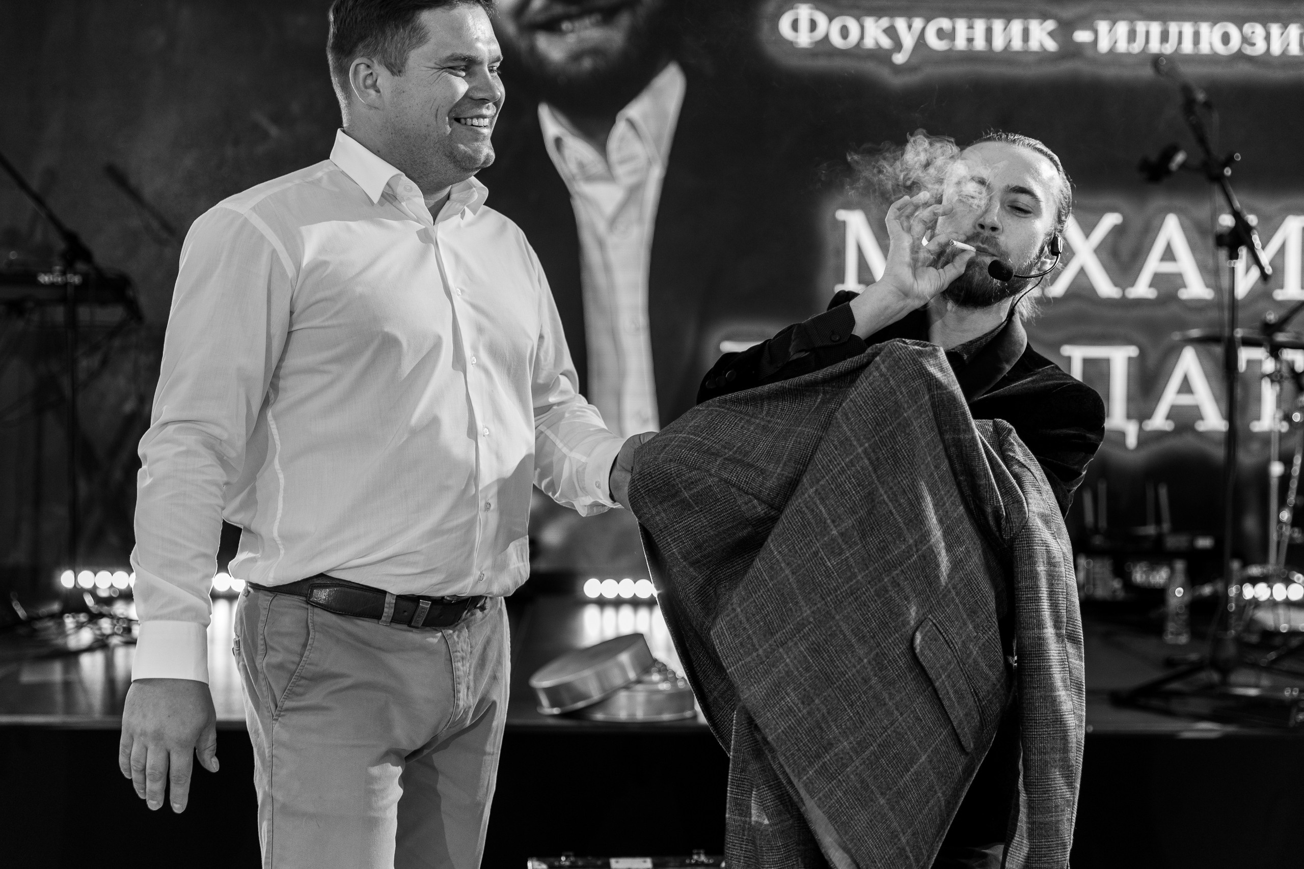 Здравствуйте! Я&nbsp;свадебный фотограф из&nbsp;Ульяновска, работаю в&nbsp;том числе по&nbsp;всей России и&nbsp;с&nbsp;выездом за&nbsp;границу. Снимаю свадьбы, lovestory, корпоративы, светский репортаж. Провожу обучение по&nbsp;фотографии, мастер-классы и&nbsp;воркшопы для других фотографов.