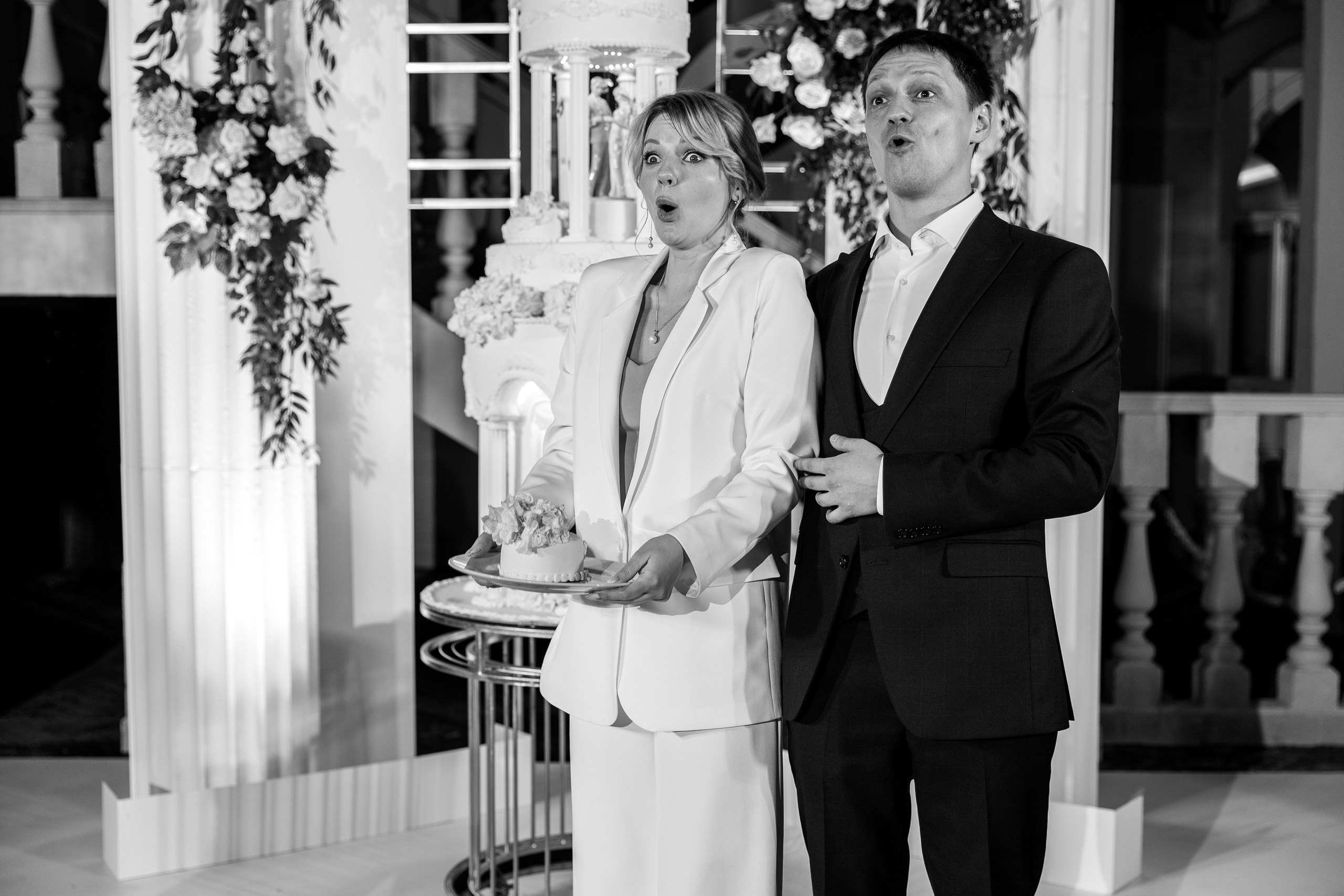 Здравствуйте! Я&nbsp;свадебный фотограф из&nbsp;Ульяновска, работаю в&nbsp;том числе по&nbsp;всей России и&nbsp;с&nbsp;выездом за&nbsp;границу. Снимаю свадьбы, lovestory, корпоративы, светский репортаж. Провожу обучение по&nbsp;фотографии, мастер-классы и&nbsp;воркшопы для других фотографов.