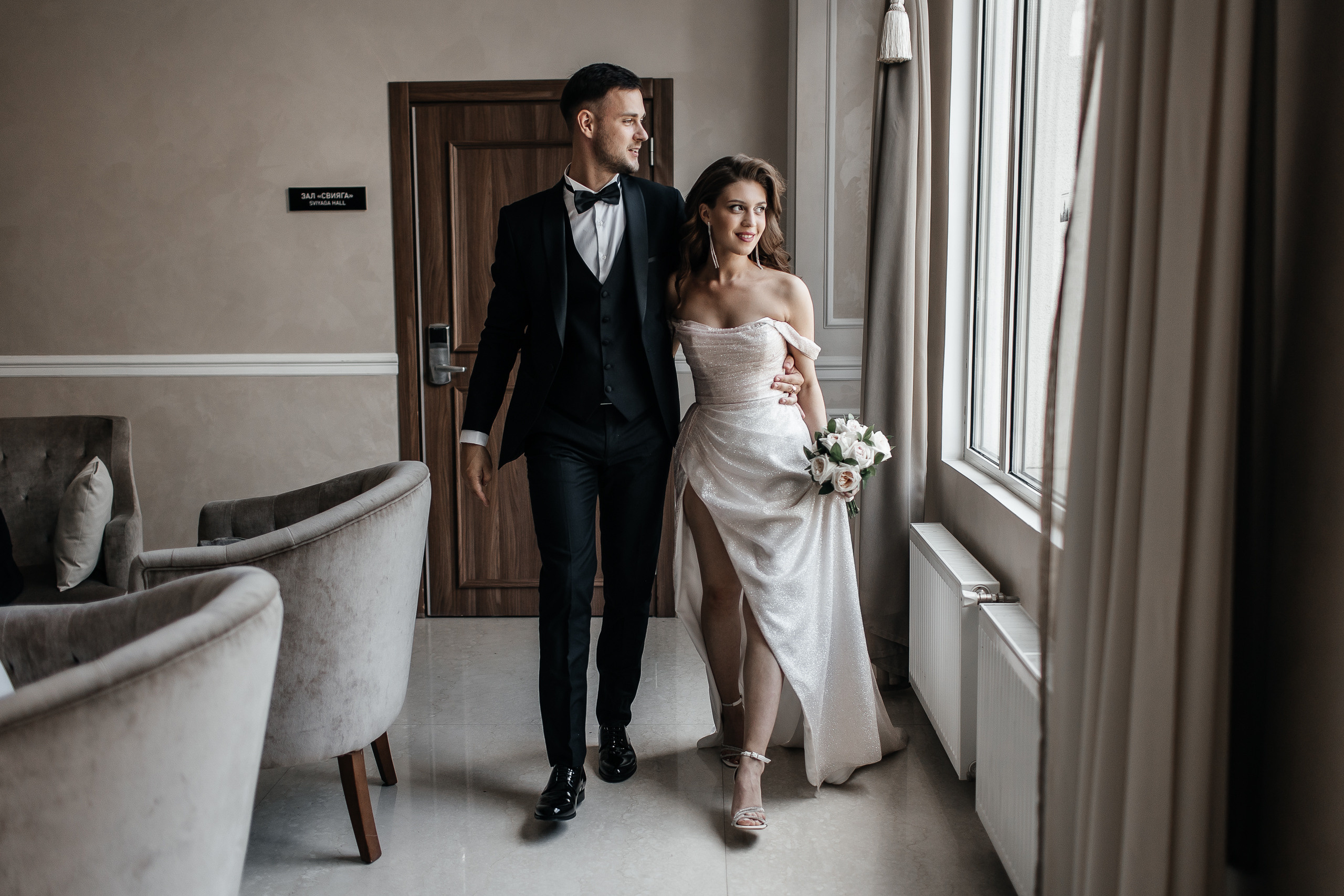 Здравствуйте! Я&nbsp;свадебный фотограф из&nbsp;Ульяновска, работаю в&nbsp;том числе по&nbsp;всей России и&nbsp;с&nbsp;выездом за&nbsp;границу. Снимаю свадьбы, lovestory, корпоративы, светский репортаж. Провожу обучение по&nbsp;фотографии, мастер-классы и&nbsp;воркшопы для других фотографов.