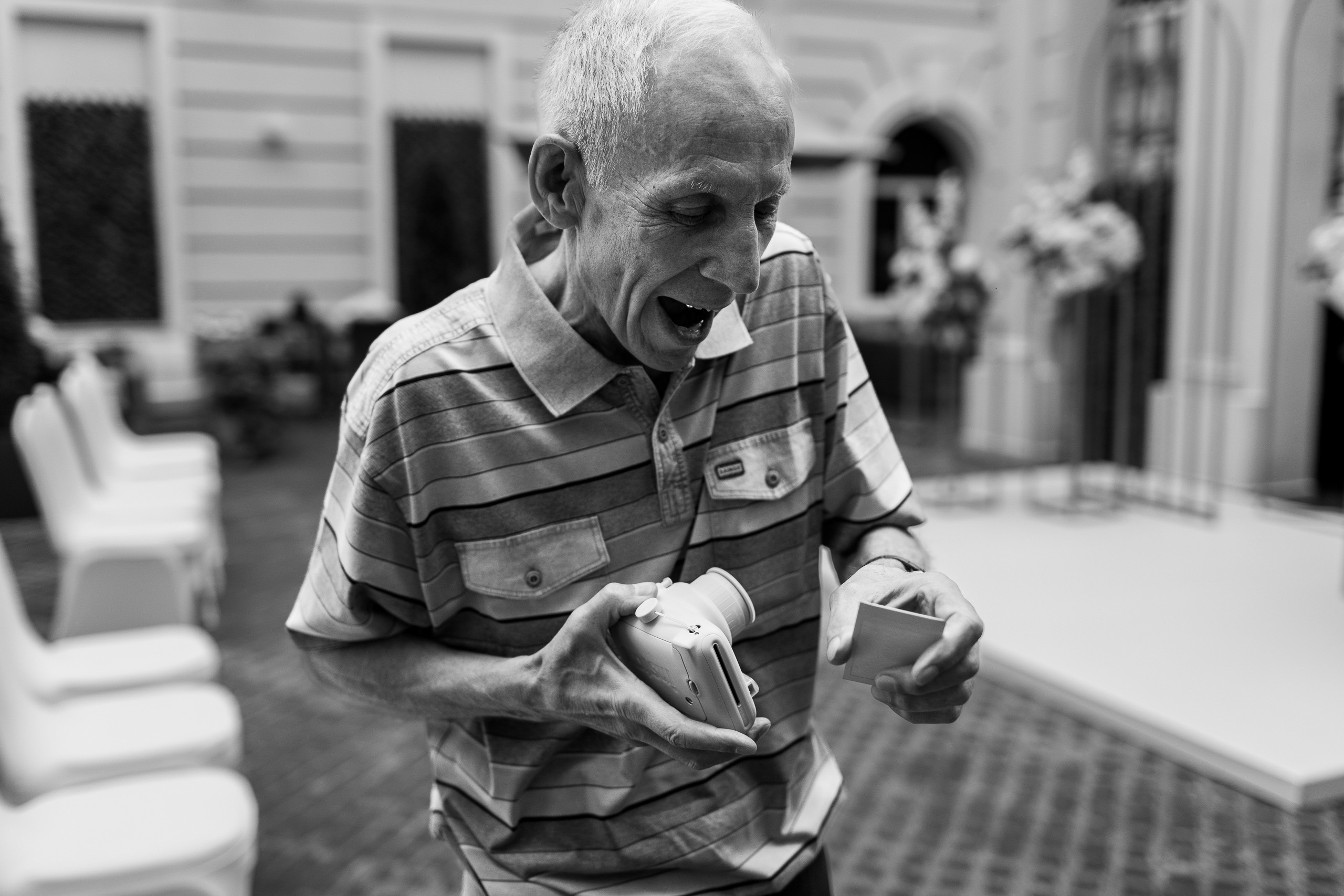 Здравствуйте! Я&nbsp;свадебный фотограф из&nbsp;Ульяновска, работаю в&nbsp;том числе по&nbsp;всей России и&nbsp;с&nbsp;выездом за&nbsp;границу. Снимаю свадьбы, lovestory, корпоративы, светский репортаж. Провожу обучение по&nbsp;фотографии, мастер-классы и&nbsp;воркшопы для других фотографов.