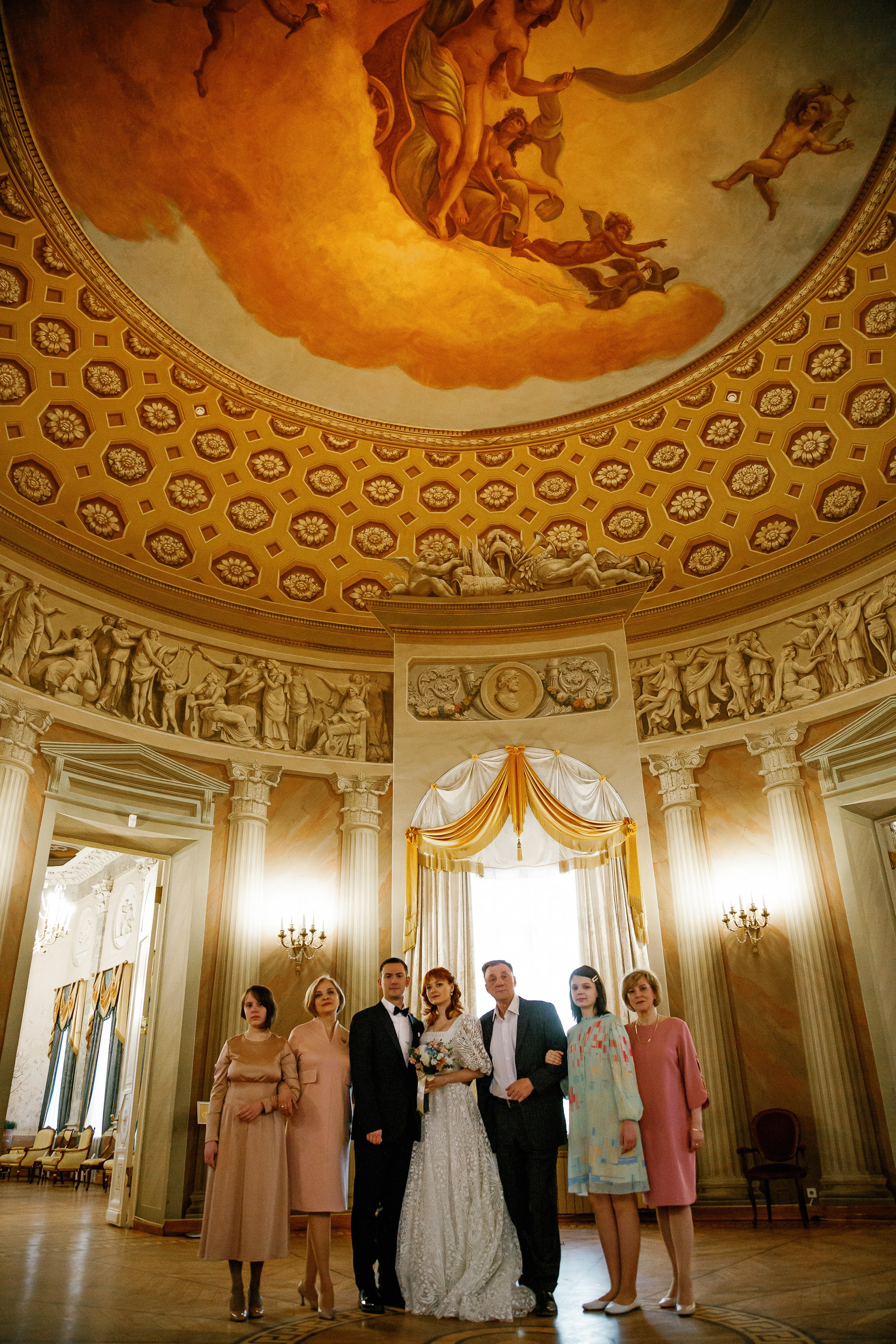 Свадебная фотосессия в музее усадьбе Люблино. Дворец Н. А. Дурасова