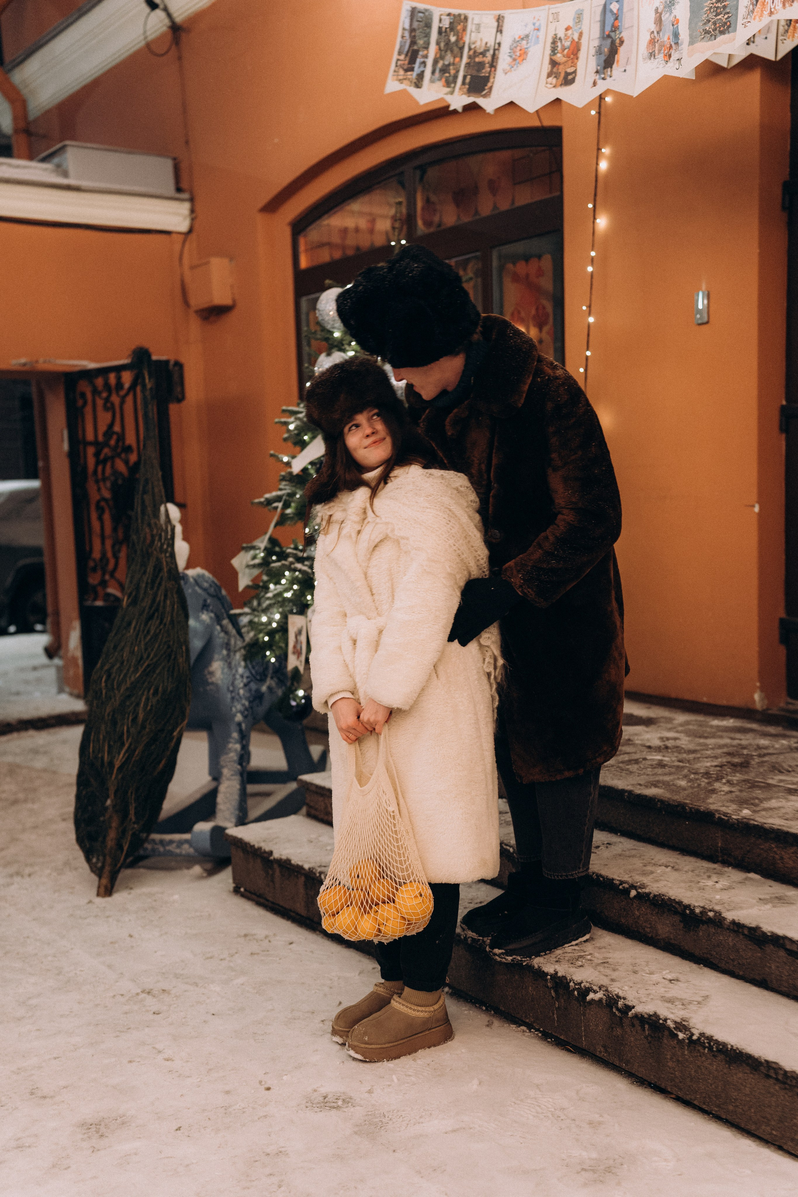 НОВОГОДНЯЯ ПРОГУЛКА ПАРЫ ПО ЧЕРНЫШЕВСКОЙ ПЕРЕД НОВЫМ ГОДОМ. Профессиональный фотограф, Санкт-Петербург — Виктория Богомолова