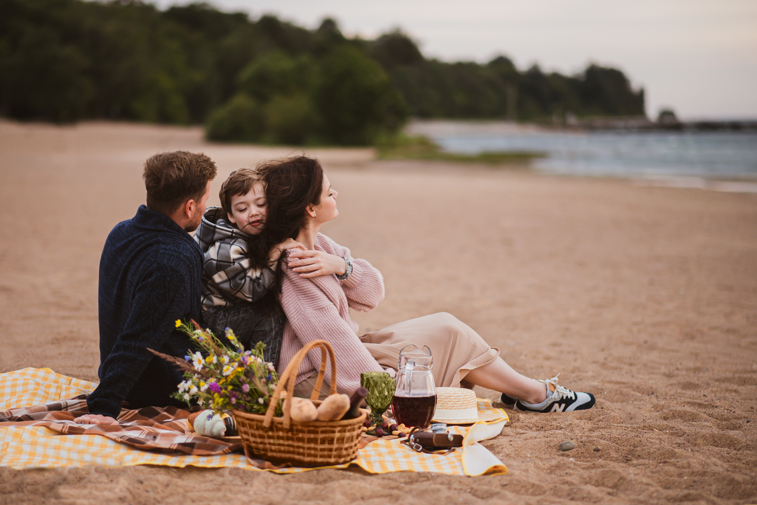 Наташа, Лёша и Егор. Пикник у залива. Семейный и детский фотограф в Санкт-Петербурге Светлана Юрьева
