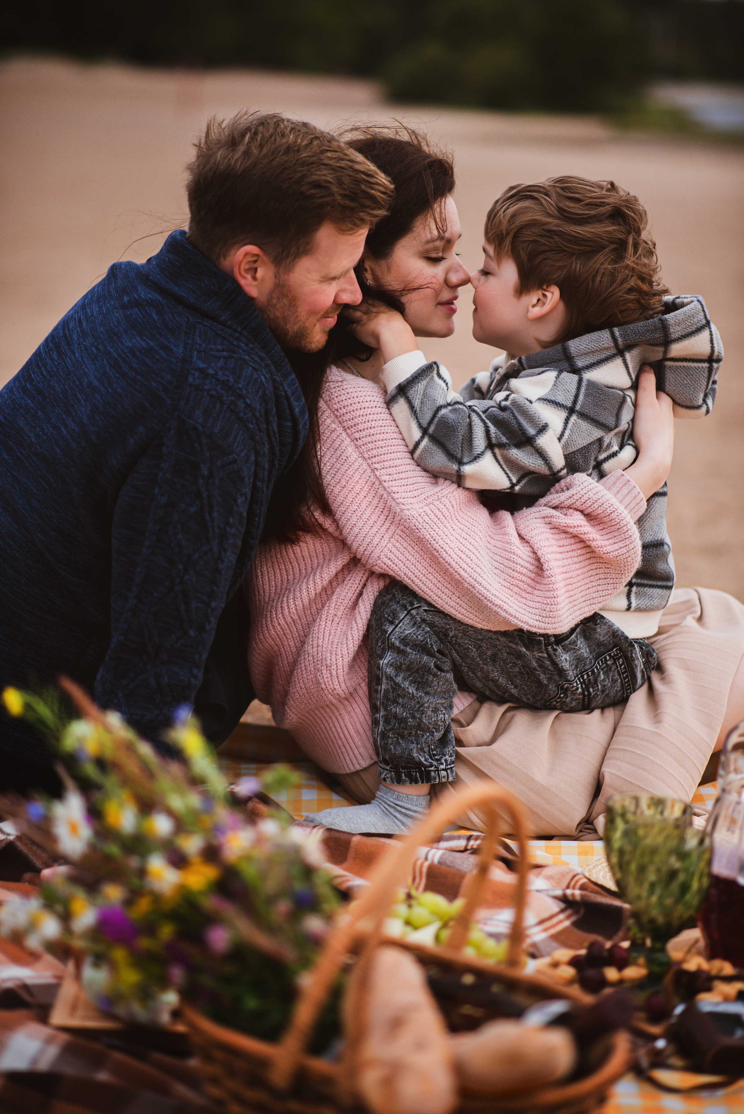 Наташа, Лёша и Егор. Пикник у залива. Семейный и детский фотограф в Санкт-Петербурге Светлана Юрьева