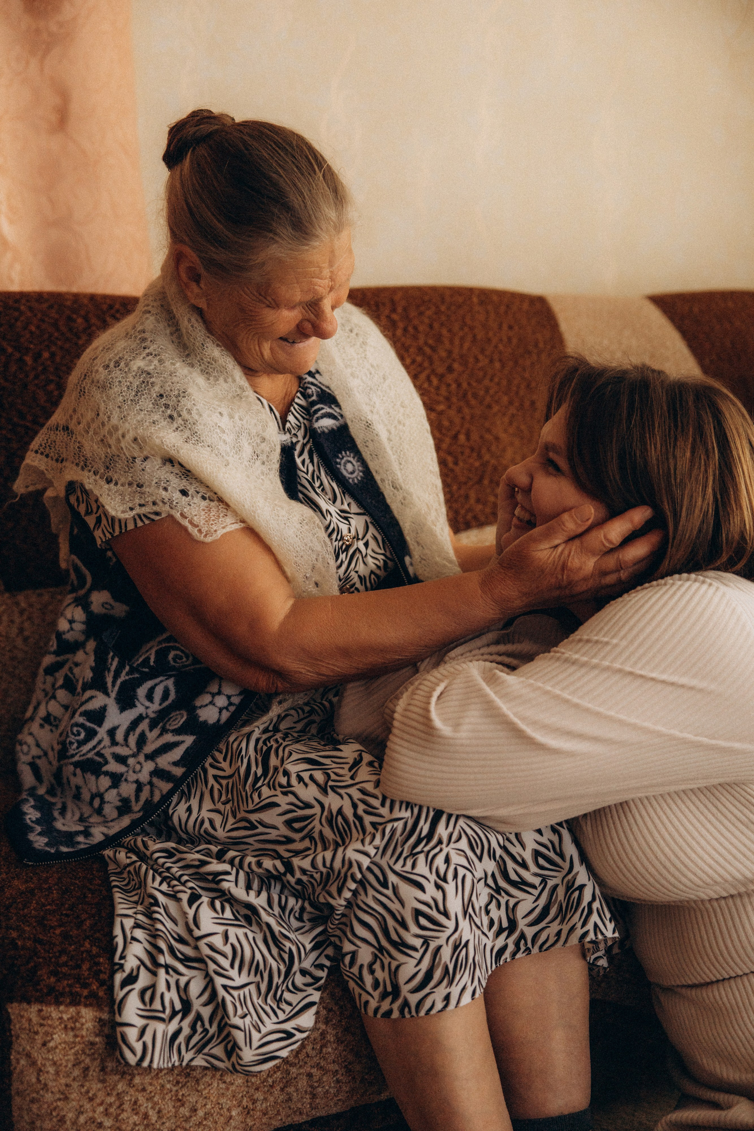 Аня и бабушка. Семейный фотограф Губкин/Старый Оскол