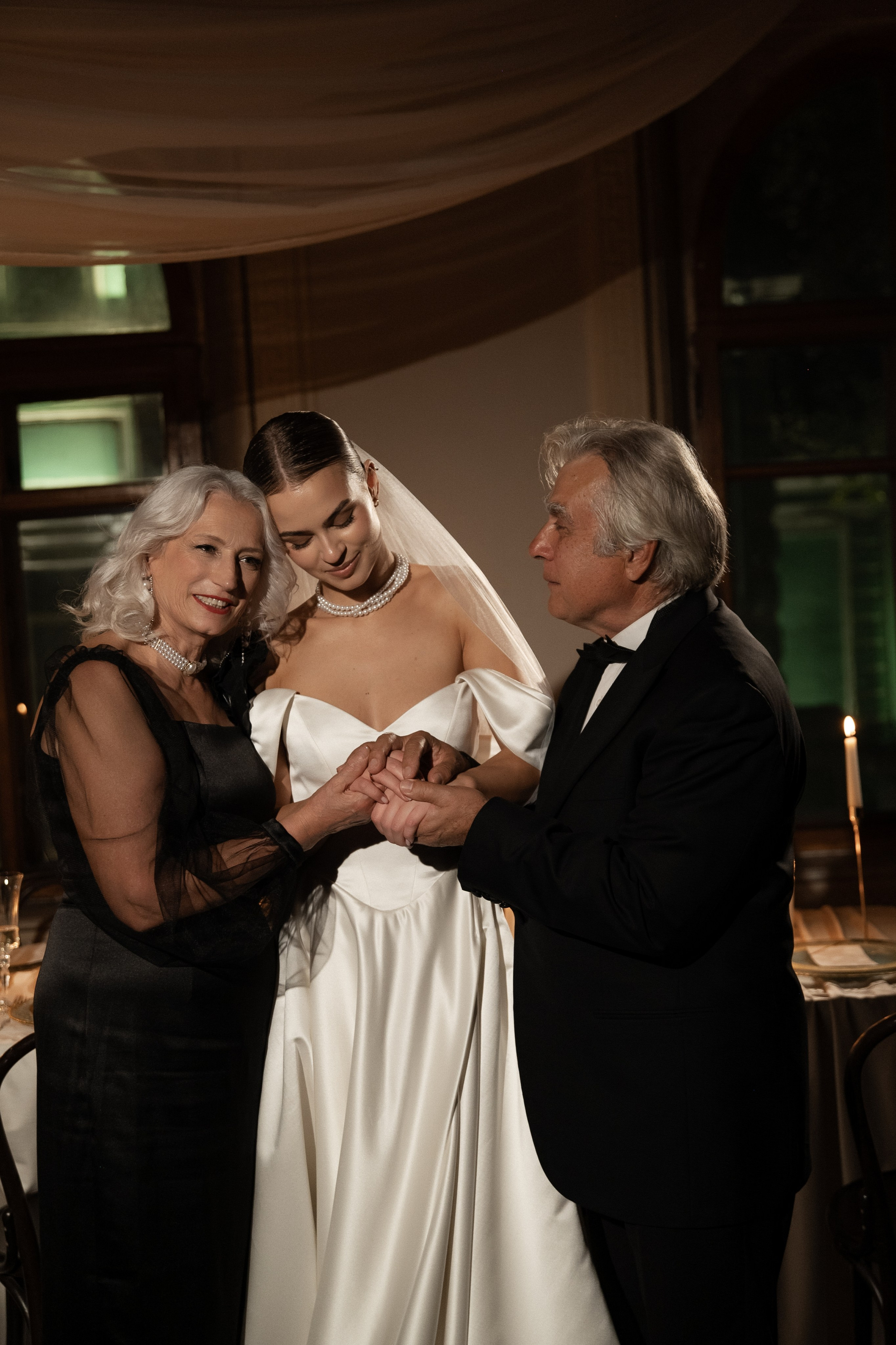 Камерный свадебный ужин при свечах в старинном особняке в фотостудии 21. Kult. Ярослава Ерина — свадебный фотограф в Москве