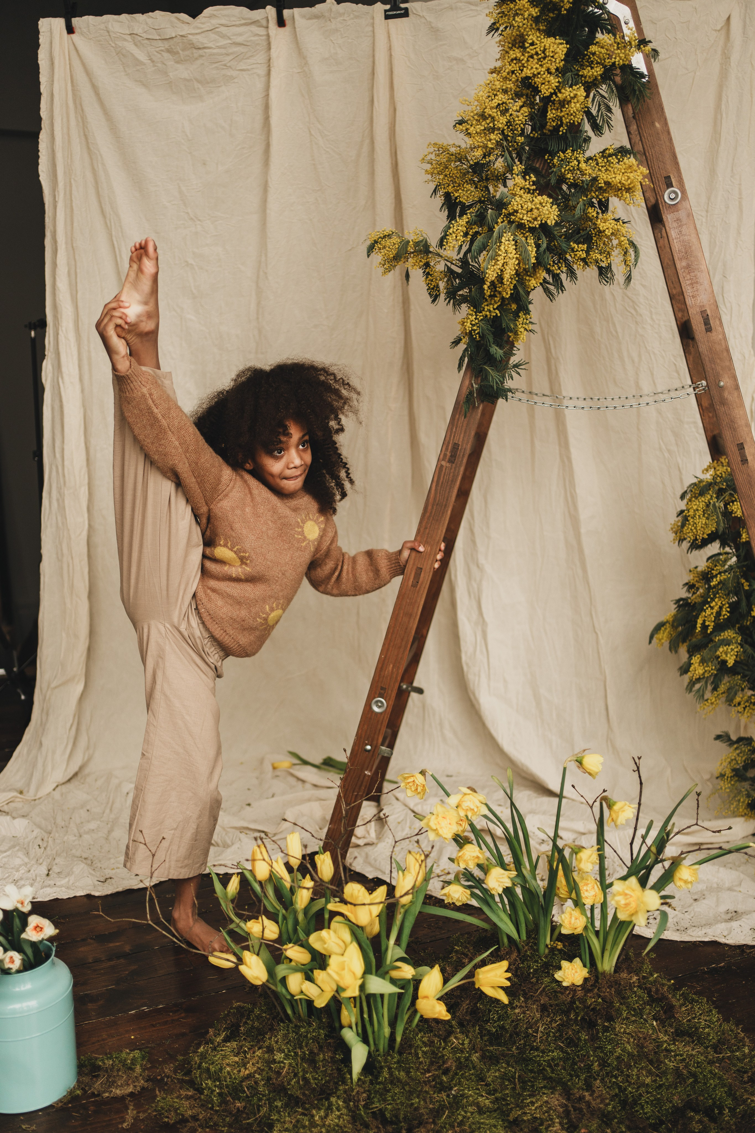 Девочки в мимозе. Семейный и детский фотограф и видеограф в Москве, Серпухове и Тарусе Валерия Сорокина