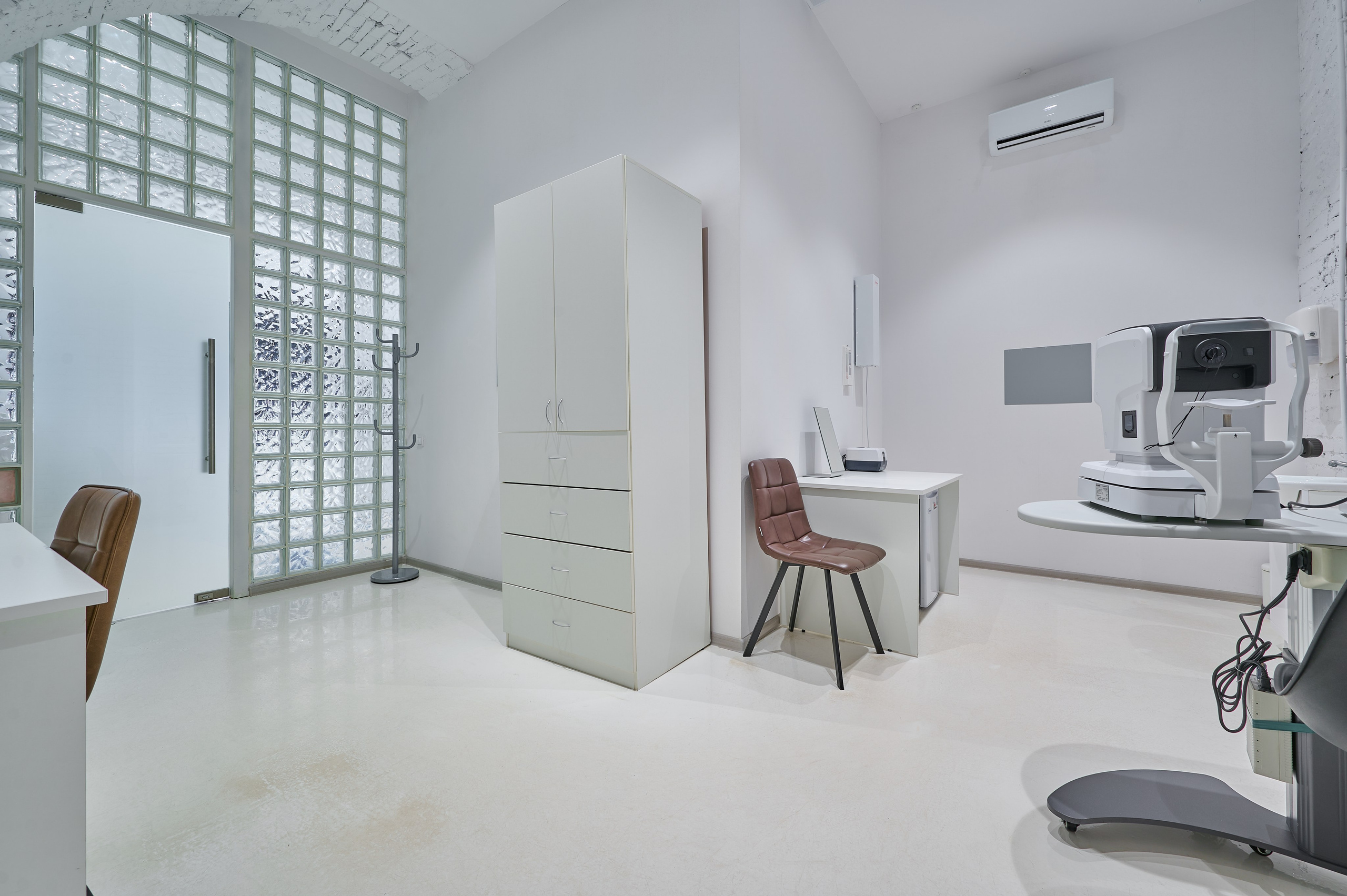 Магазин Оптики «GLAZBURG». Интерьерный фотограф в Краснодаре