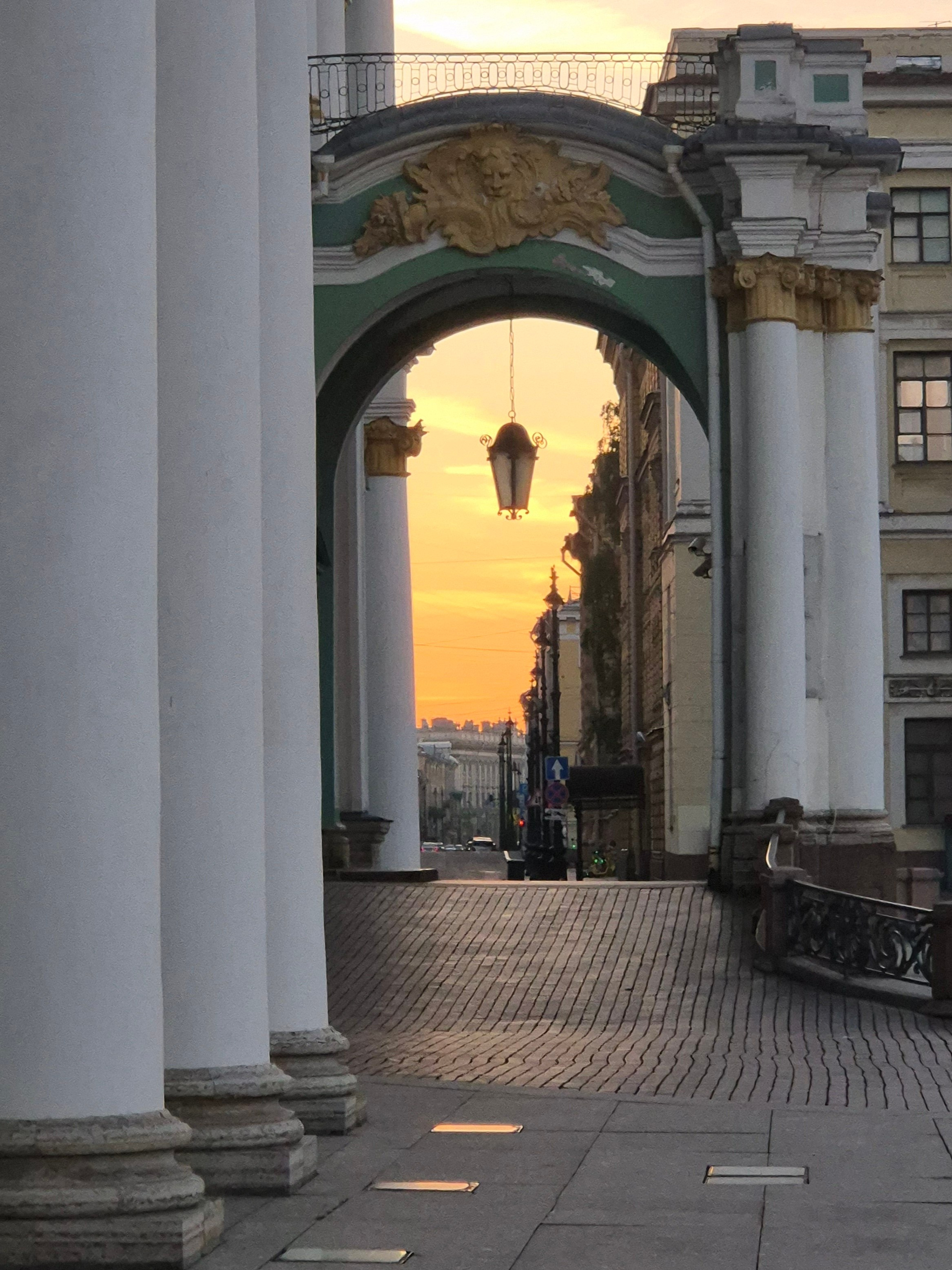 Рассвет на миллионной улице