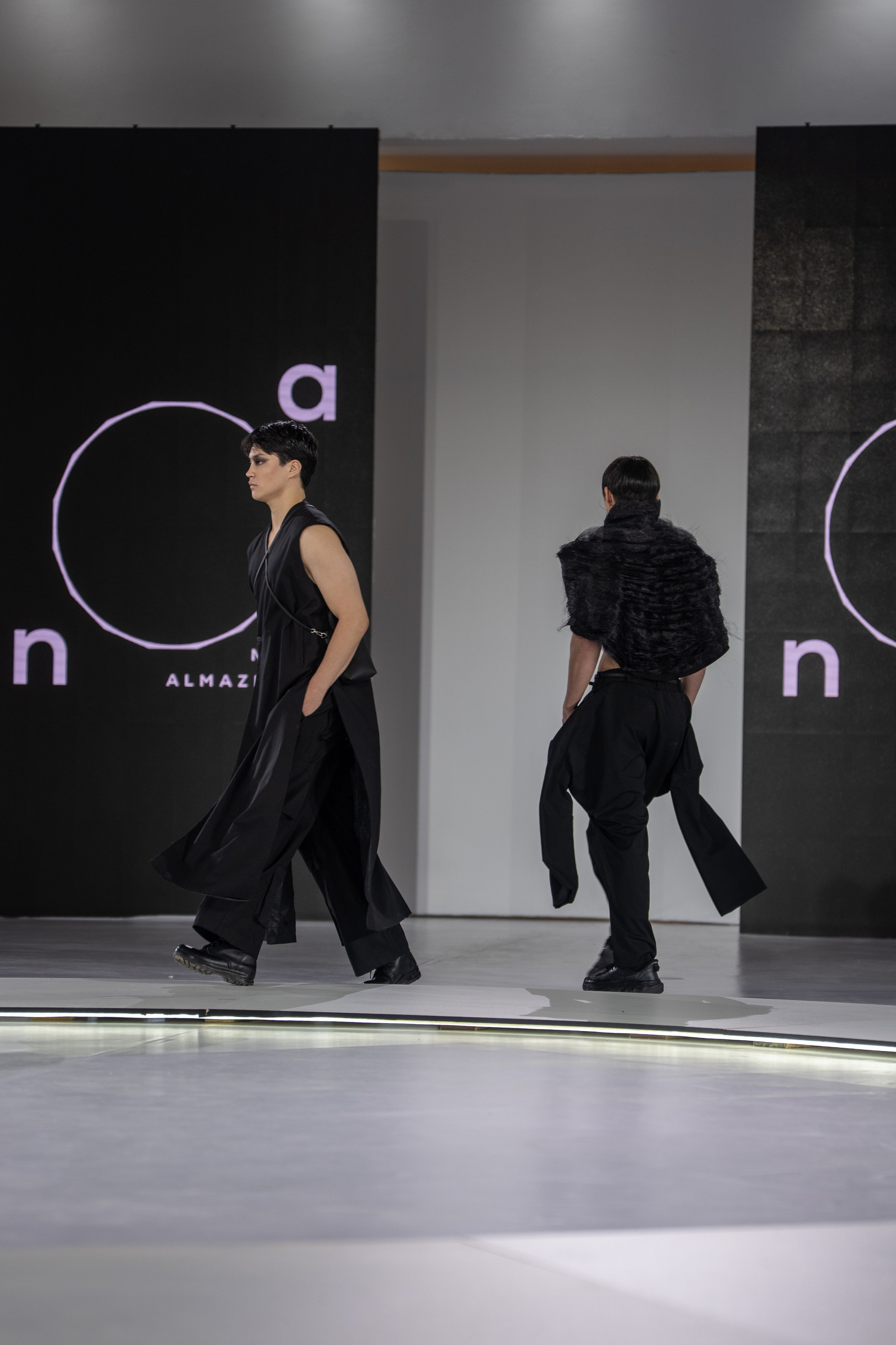 Dwsigner Nazar Almazbekov. Сайт Алматинского НЮ АРТ, будуар и фэшн фотографа Дениса Карпенко