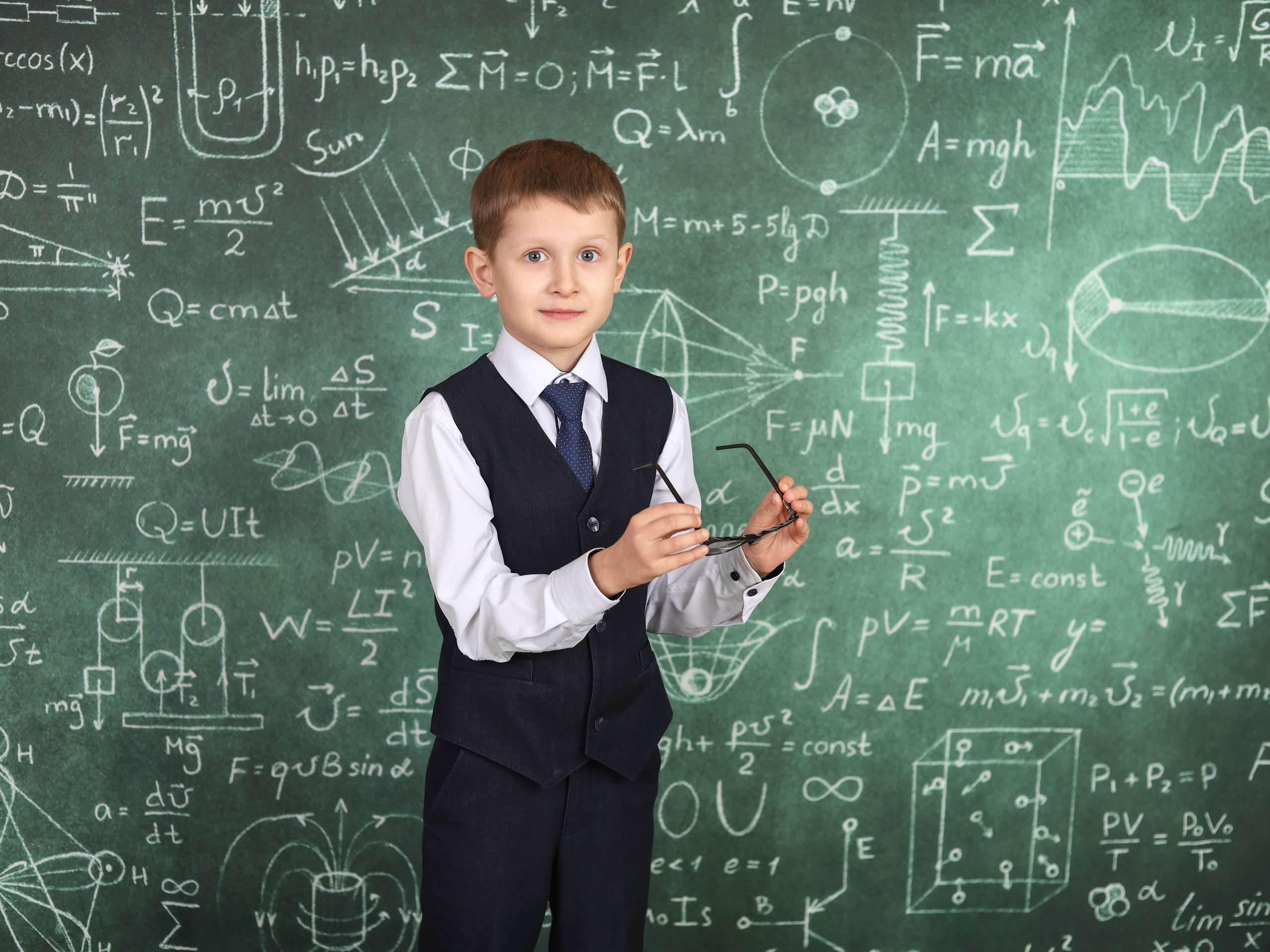 Выпускная книга "Ветер". Выпускные альбомы в Тюмени для школ, садов, вузов спортивных секций