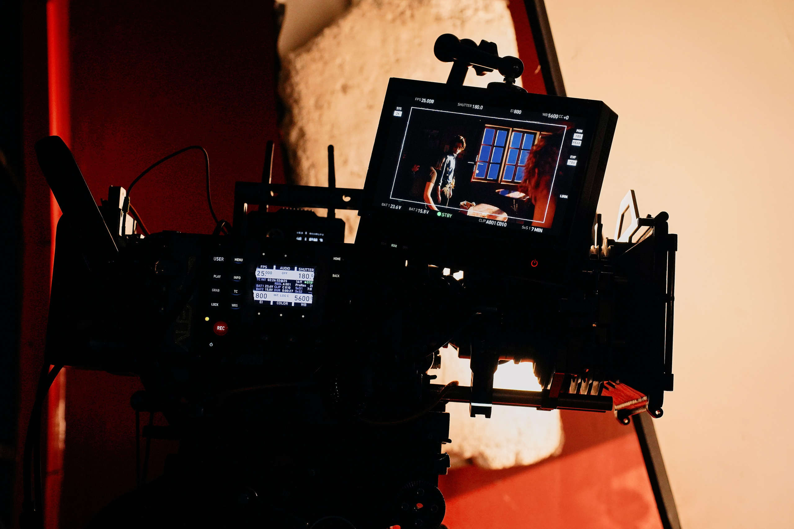 БЭКИ со съемок. Фотограф