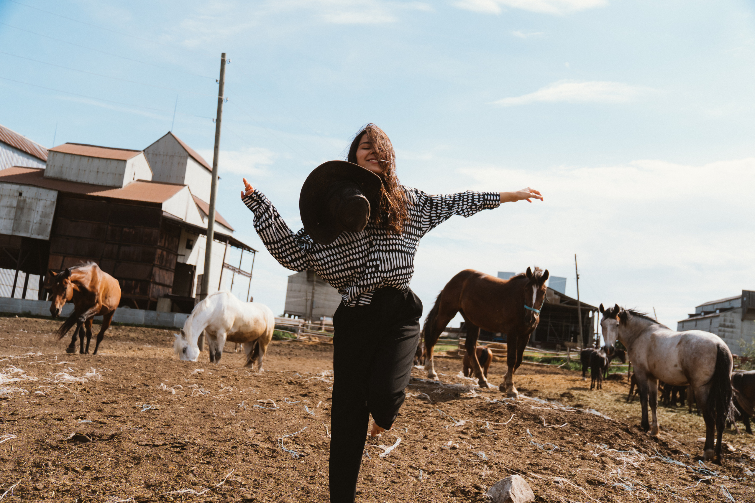 Софья и лошади. Портретный и семейный фотограф в Перми Мила Ульянова
