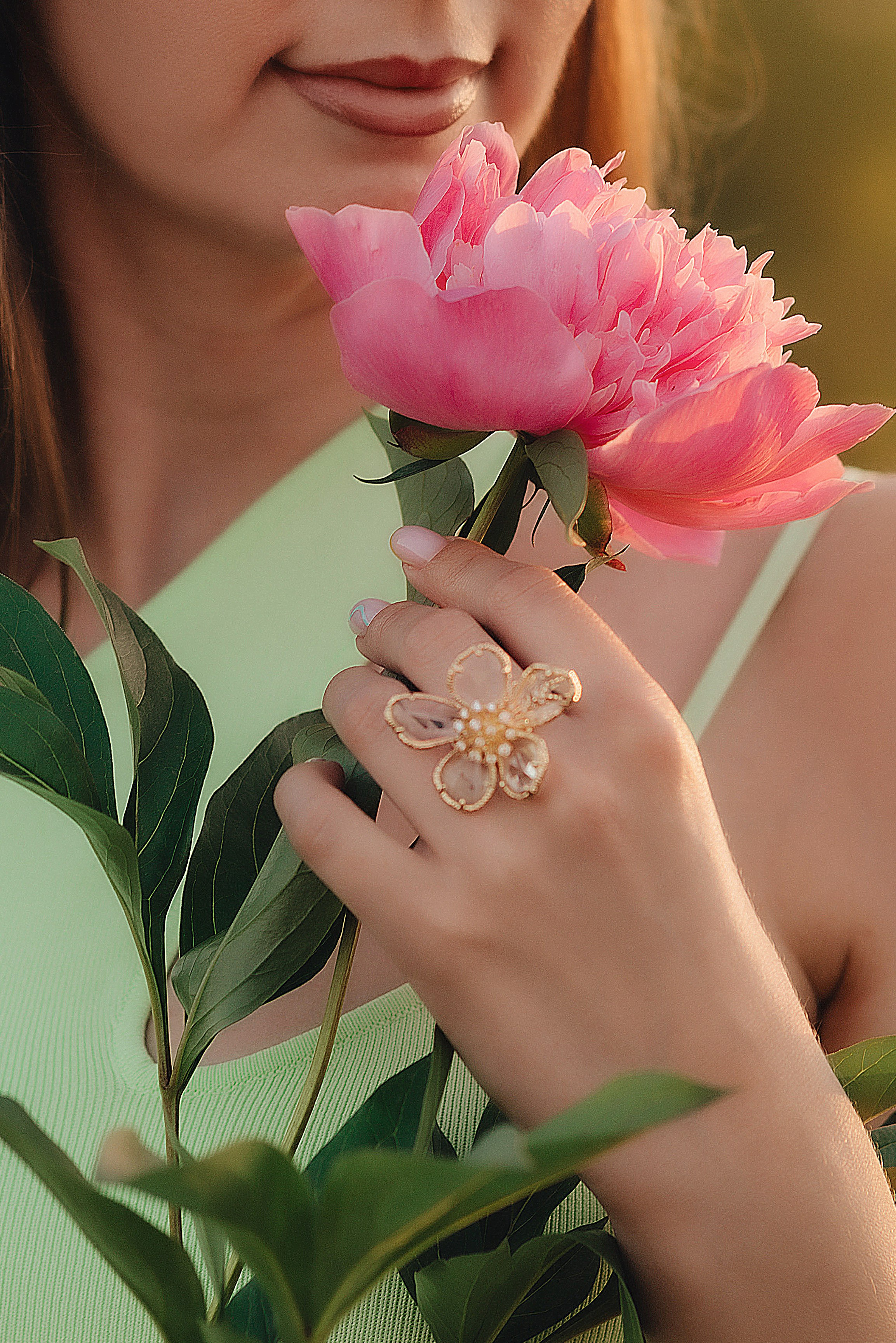 Анастасия | Съемка на закате с букетом пионов. Фотограф Карина Шмулёва. Воронеж и область