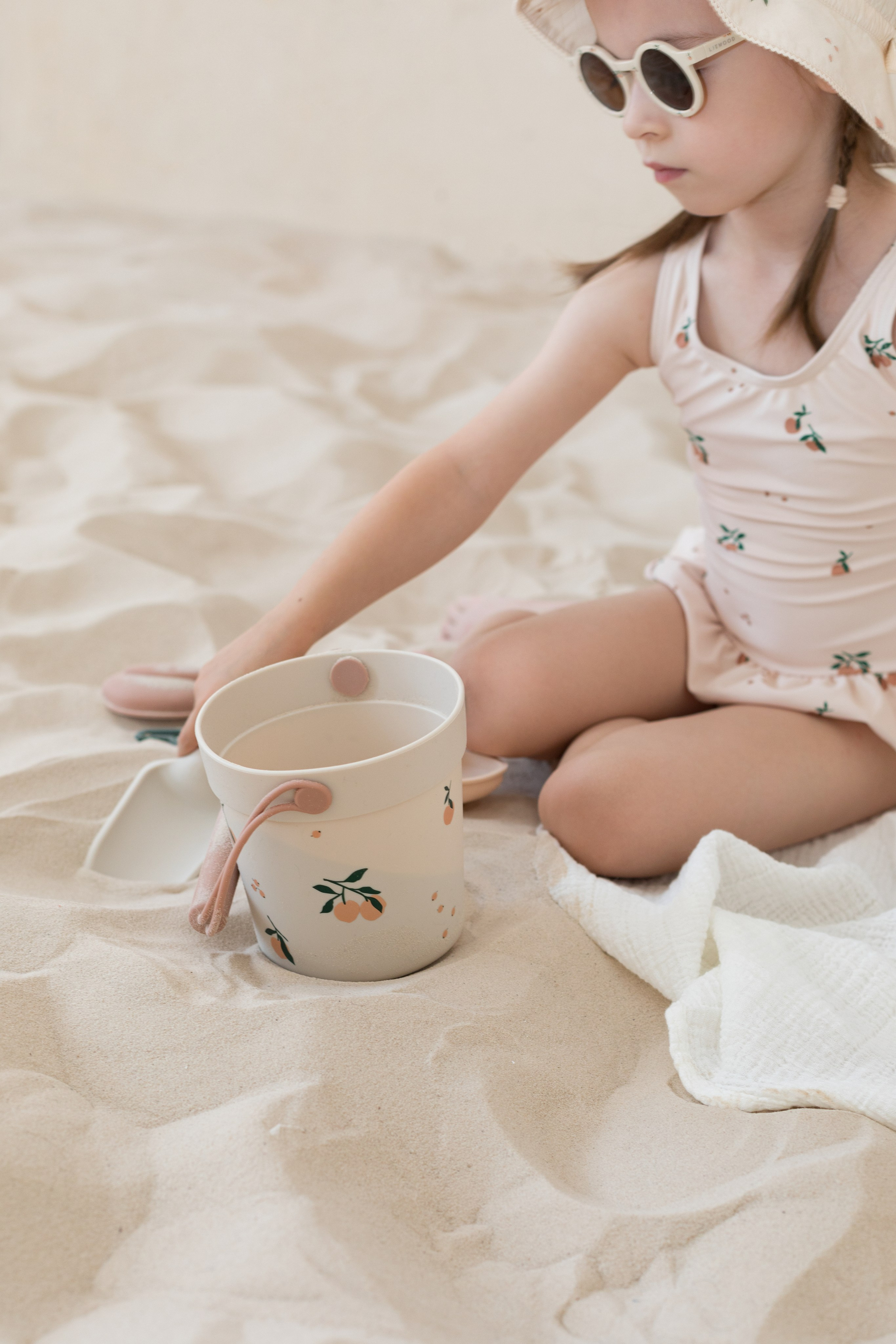 Фотосессия в песке для детского бренда. Детский и контент фотограф Надя Волкова Санкт-Петербург