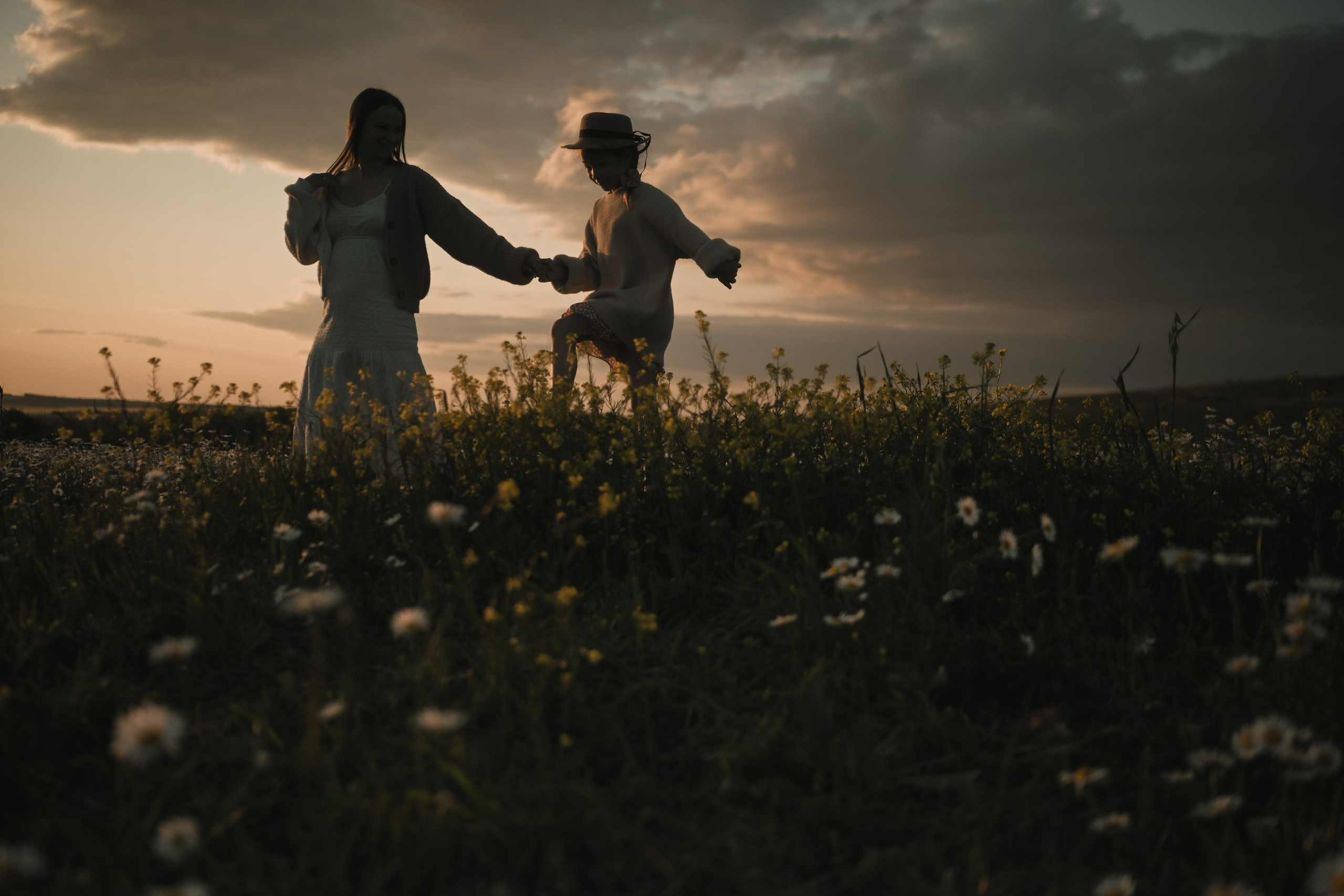 Семейная фотосессия в ромашковом поле в Крыму. Свадебный и семейный фотограф и видеограф, Крым, Москва, Санкт -Петербург