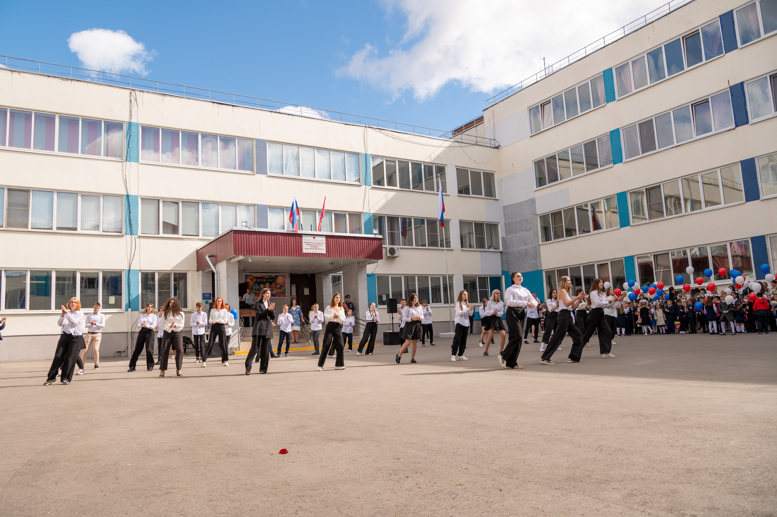 Школьная фотосессия в Туле. Портретный, семейный, свадебный фотограф. Бизнес, контент съёмка. Тула