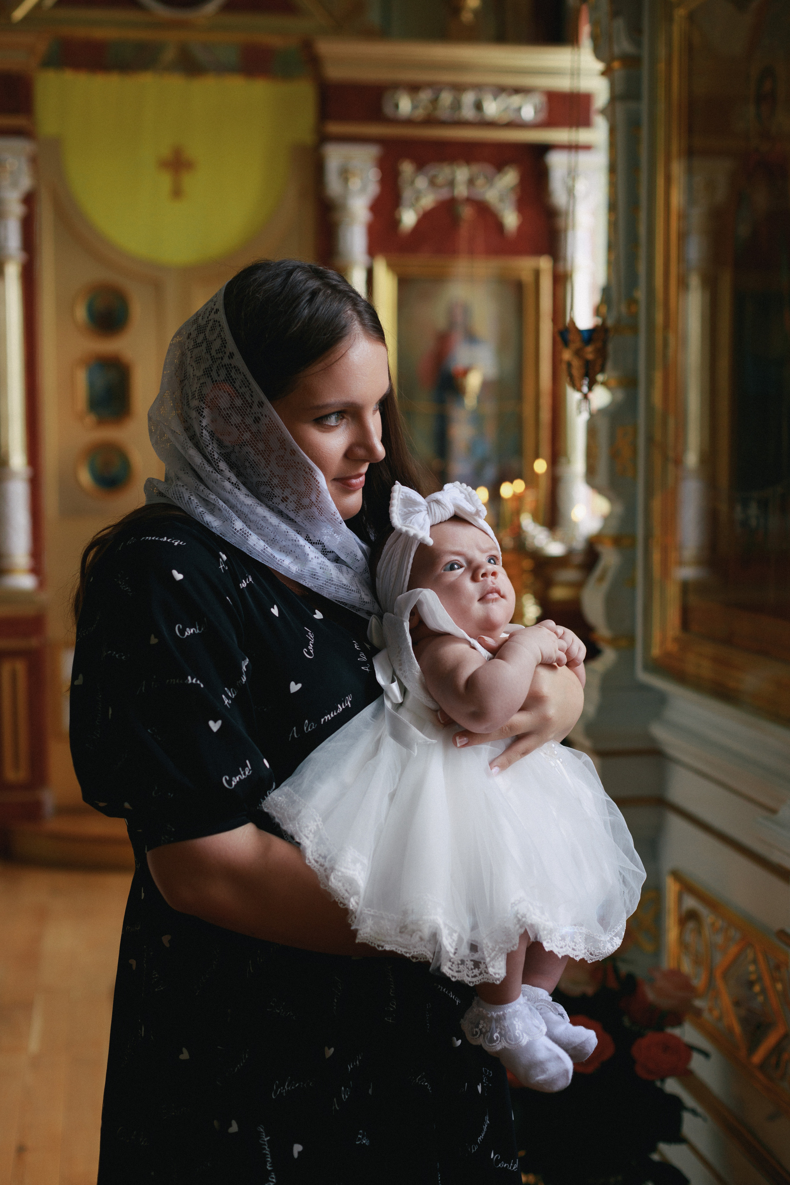 Она позировала на протяжении всего крещения. Свадебный фотограф Мироманов Николай в Крыму