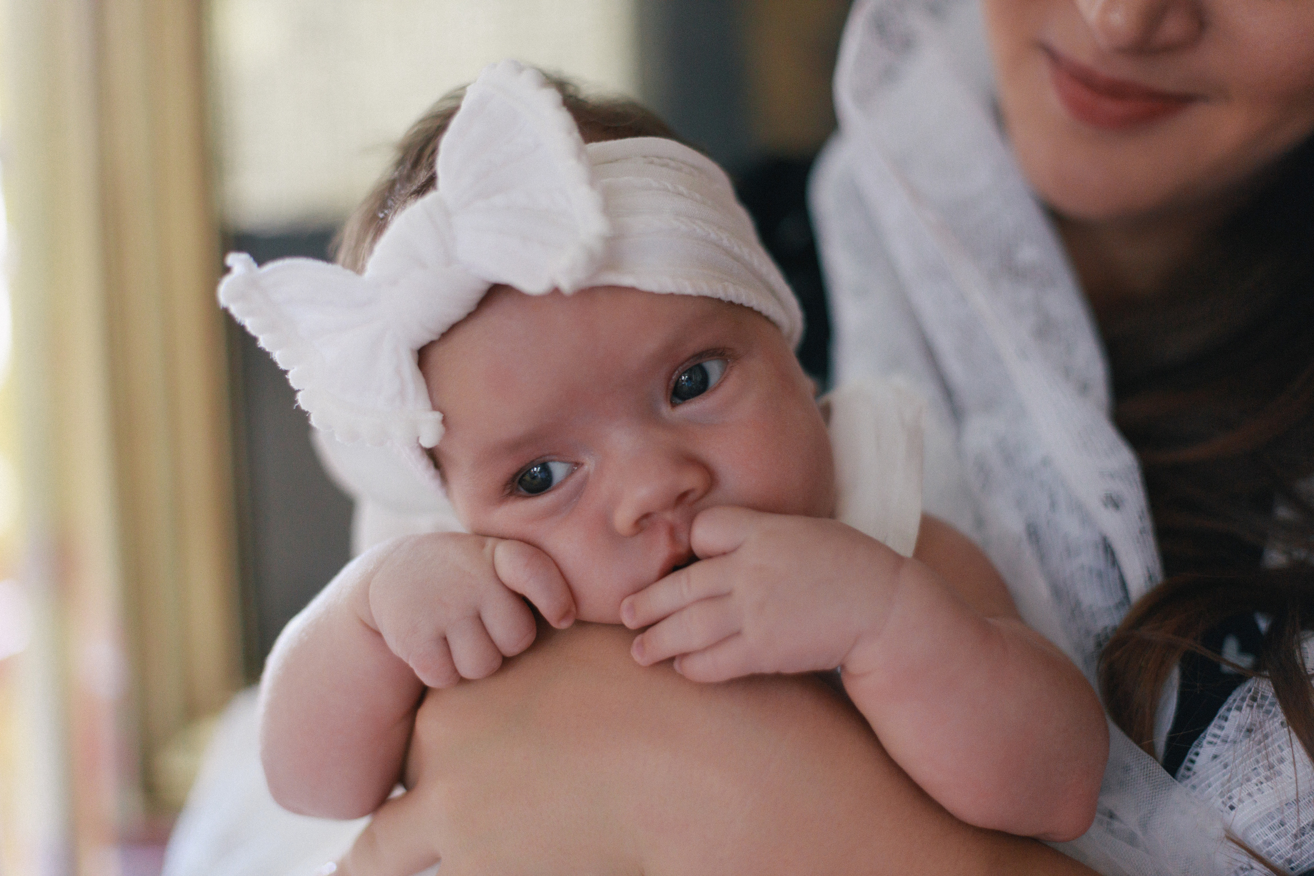 Она позировала на протяжении всего крещения. Свадебный фотограф Мироманов Николай в Крыму