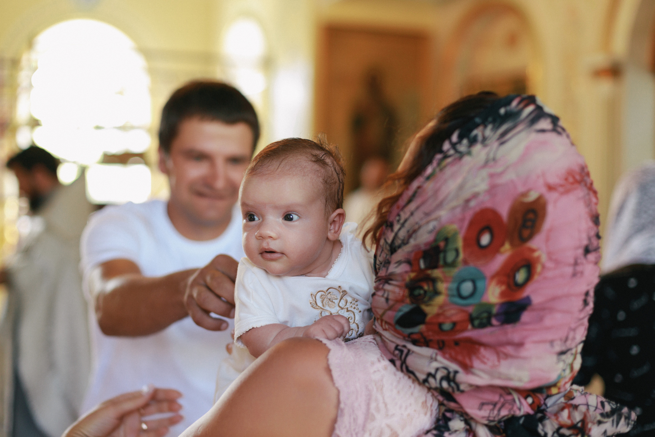 Она позировала на протяжении всего крещения. Свадебный фотограф Мироманов Николай в Крыму