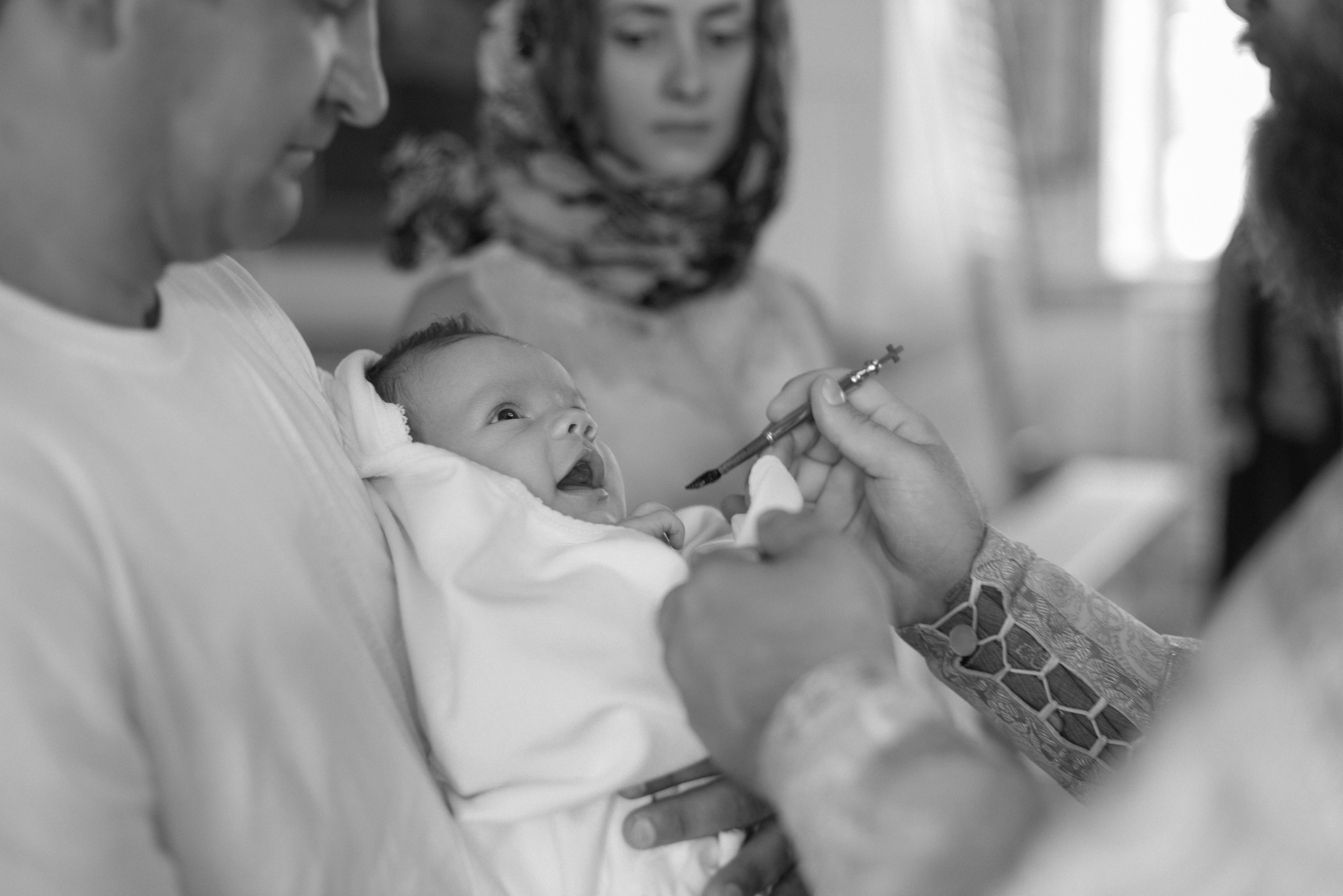 Она позировала на протяжении всего крещения. Свадебный фотограф Мироманов Николай в Крыму