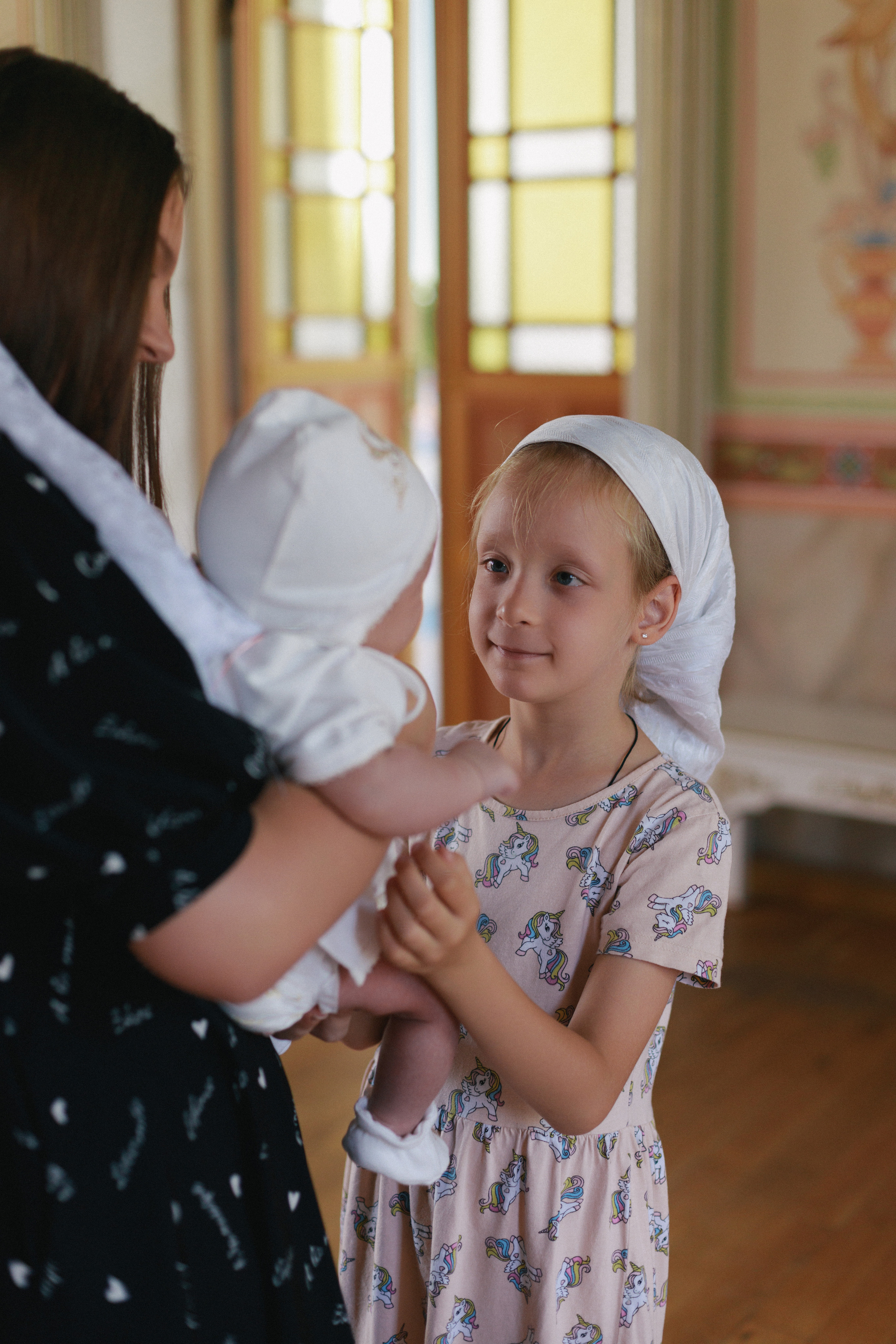 Она позировала на протяжении всего крещения. Свадебный фотограф Мироманов Николай в Крыму