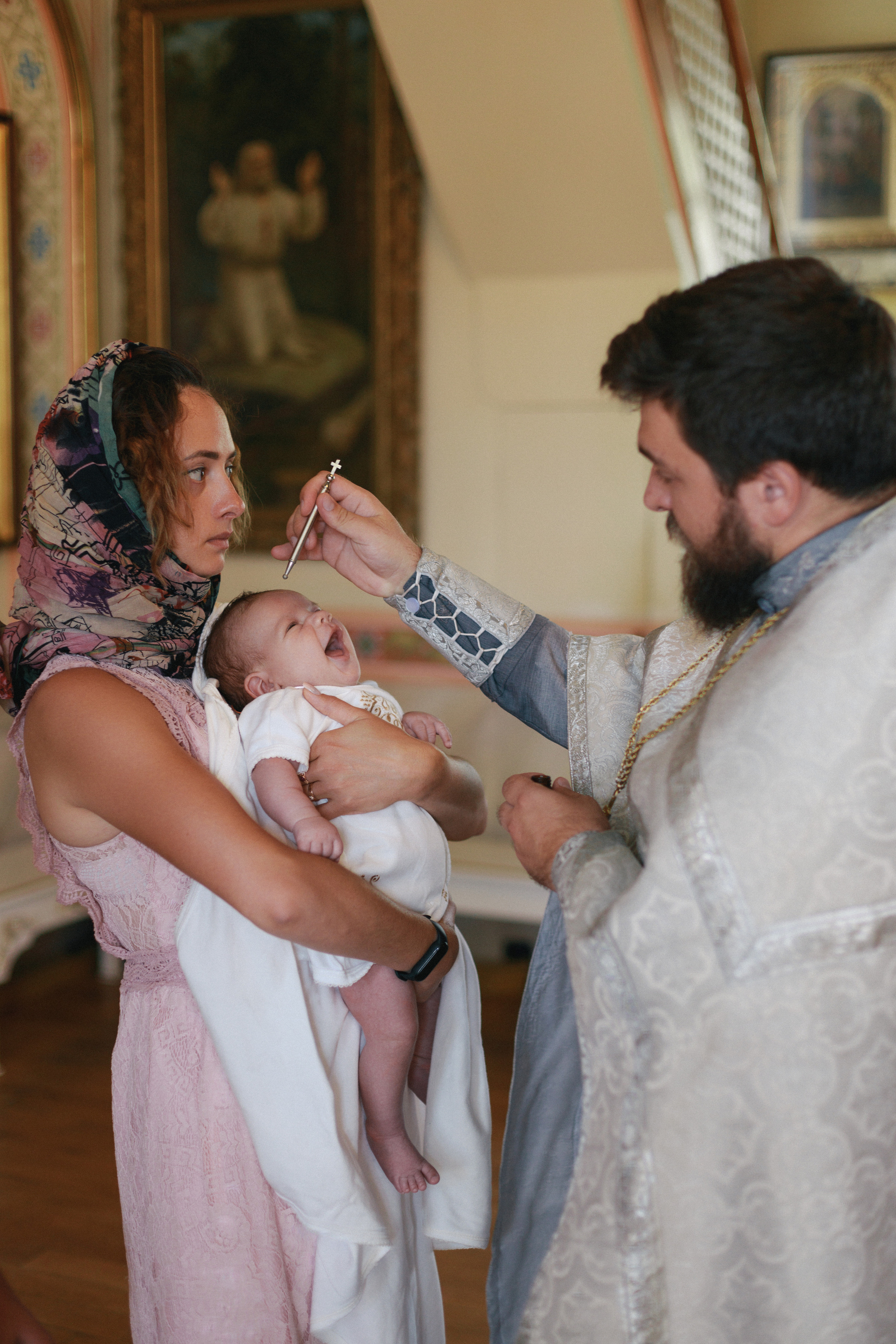 Она позировала на протяжении всего крещения. Свадебный фотограф Мироманов Николай в Крыму